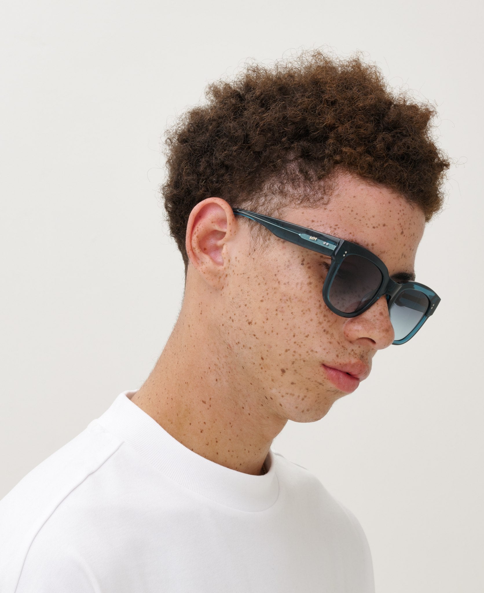 messyweekend-liv-sonnenbrille-turquoise-green-eckiges-acetat-gestell image 4
