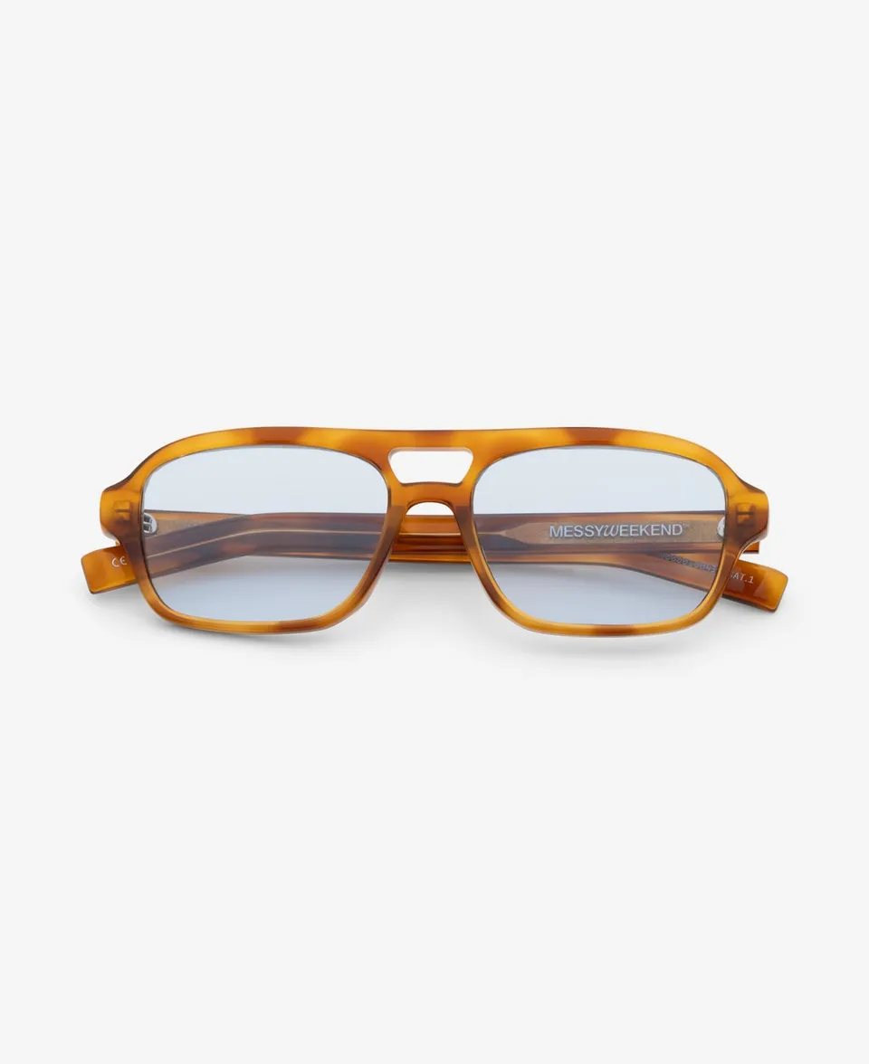 messyweekend-yori-sonnenbrille-honey-havana-soft-blue image 1