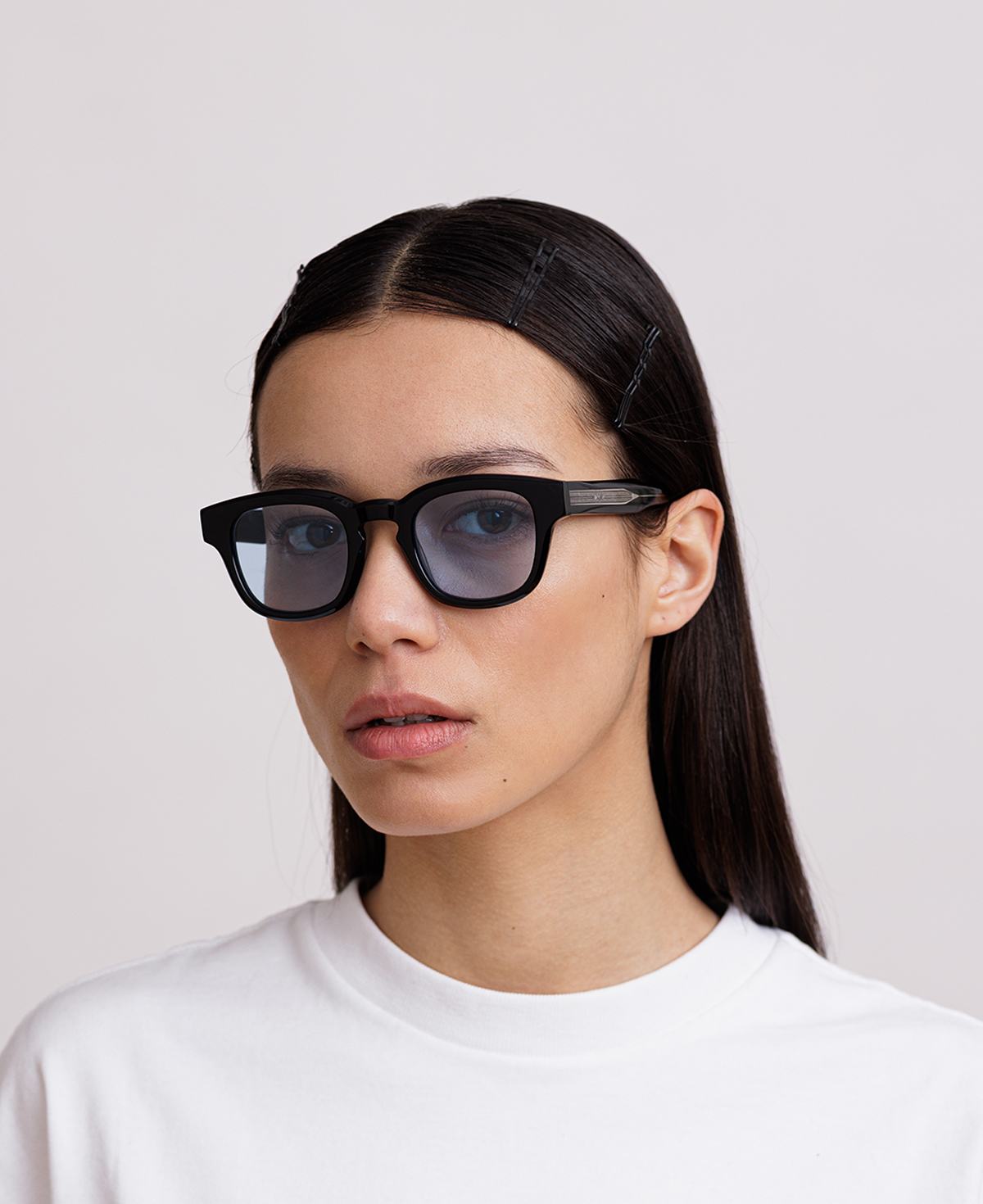 messyweekend-austin-reveal-brille-black-transparent-blue-tint image 6
