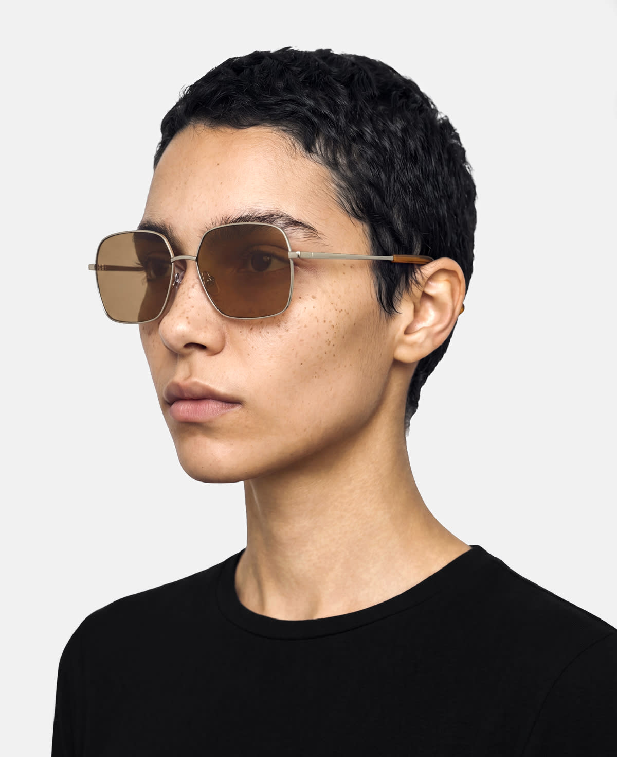 messyweekend-arel-sonnenbrille-shiny-silver-deep-brown-gradient-navigator image 3
