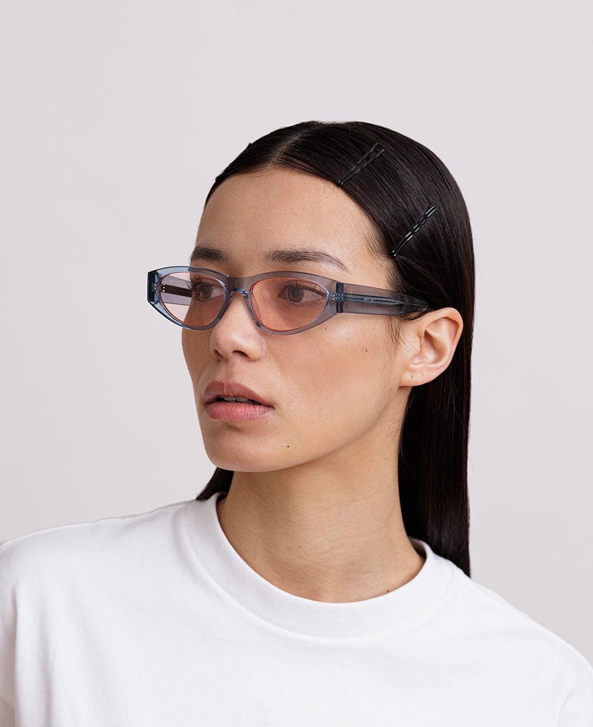 messyweekend-blade-reveal-brille-transparent-blue-transparent-peach-red-tint image 6