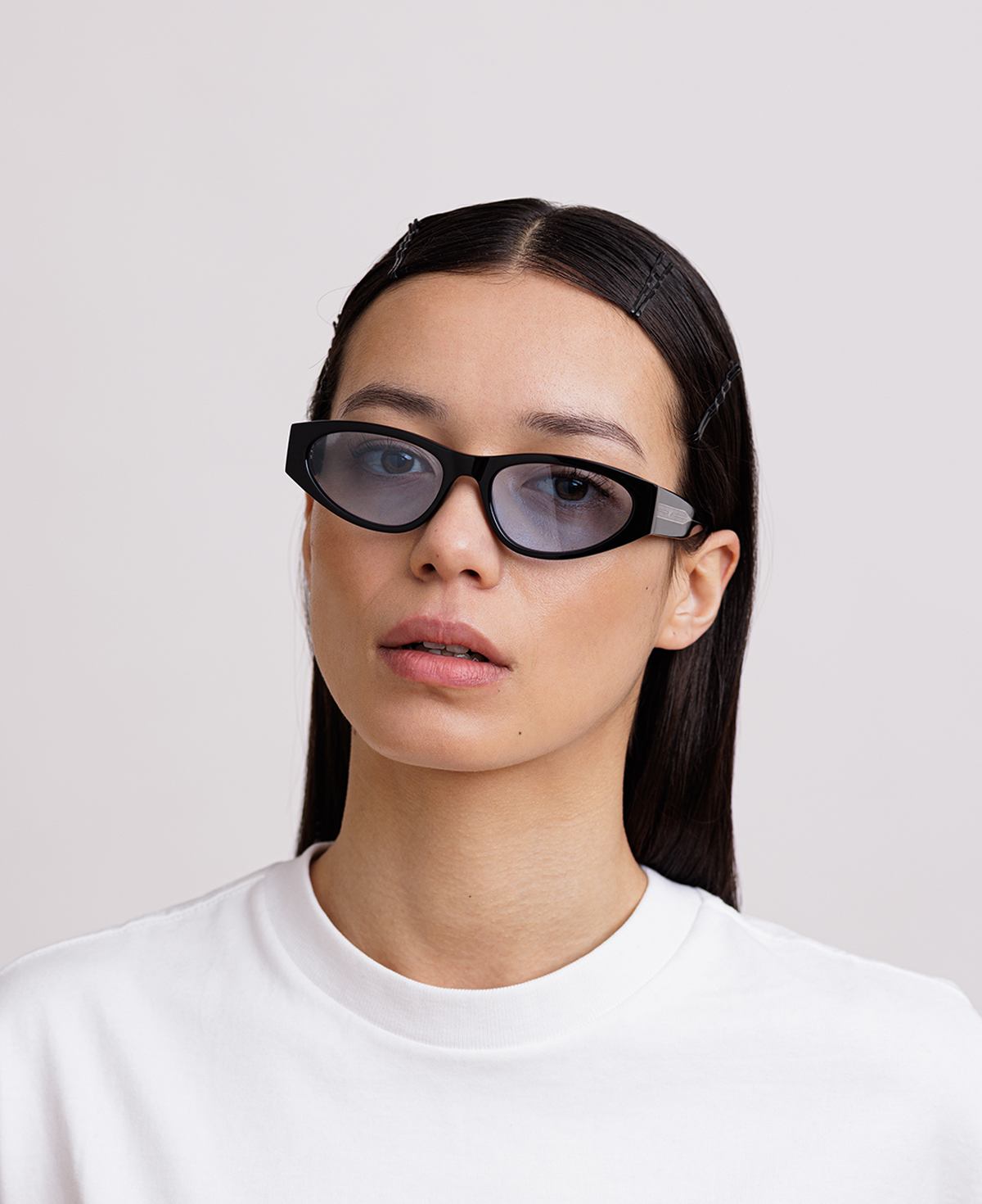 messyweekend-blade-reveal-brille-black-transparent-blue-tint-oval-acetat image 5