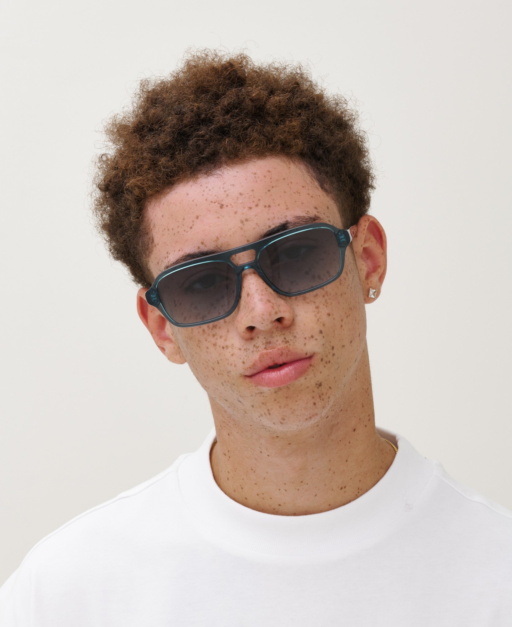 messyweekend-burt-turquoise-gradient-green-sonnenbrille image 3