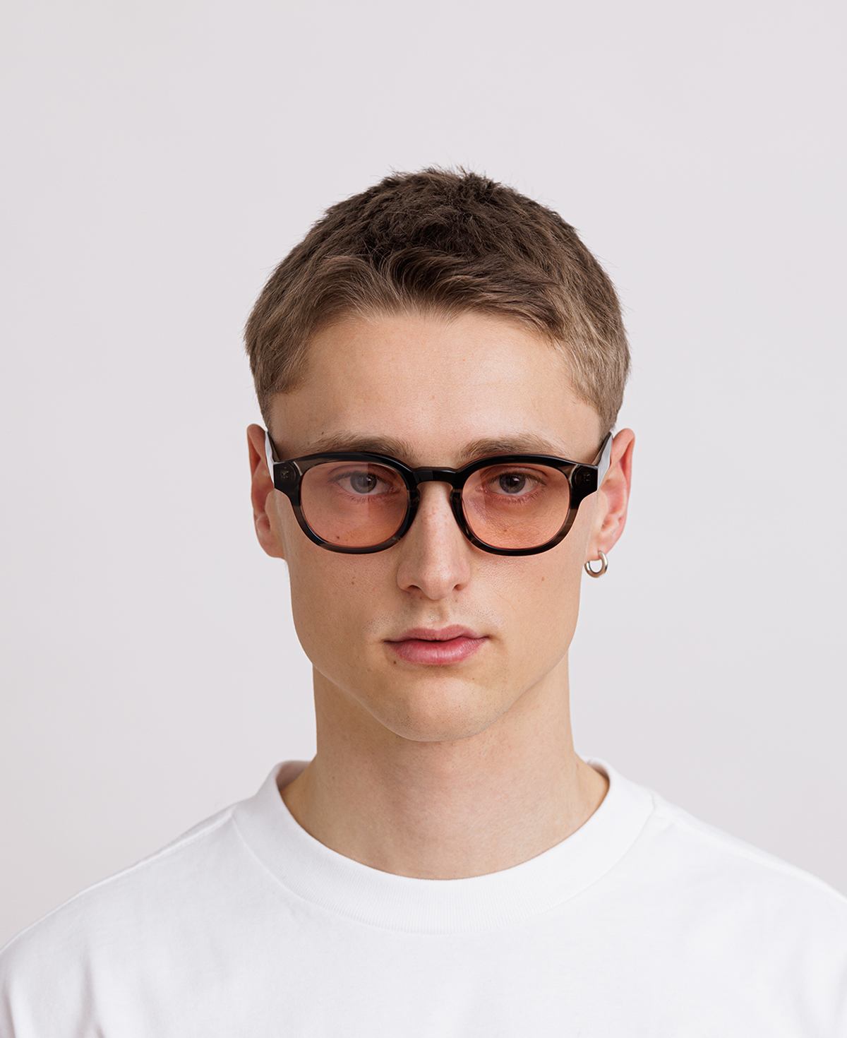 messyweekend-bille-optics-blaulichtbrille-cloudy-grey-peach-red image 5