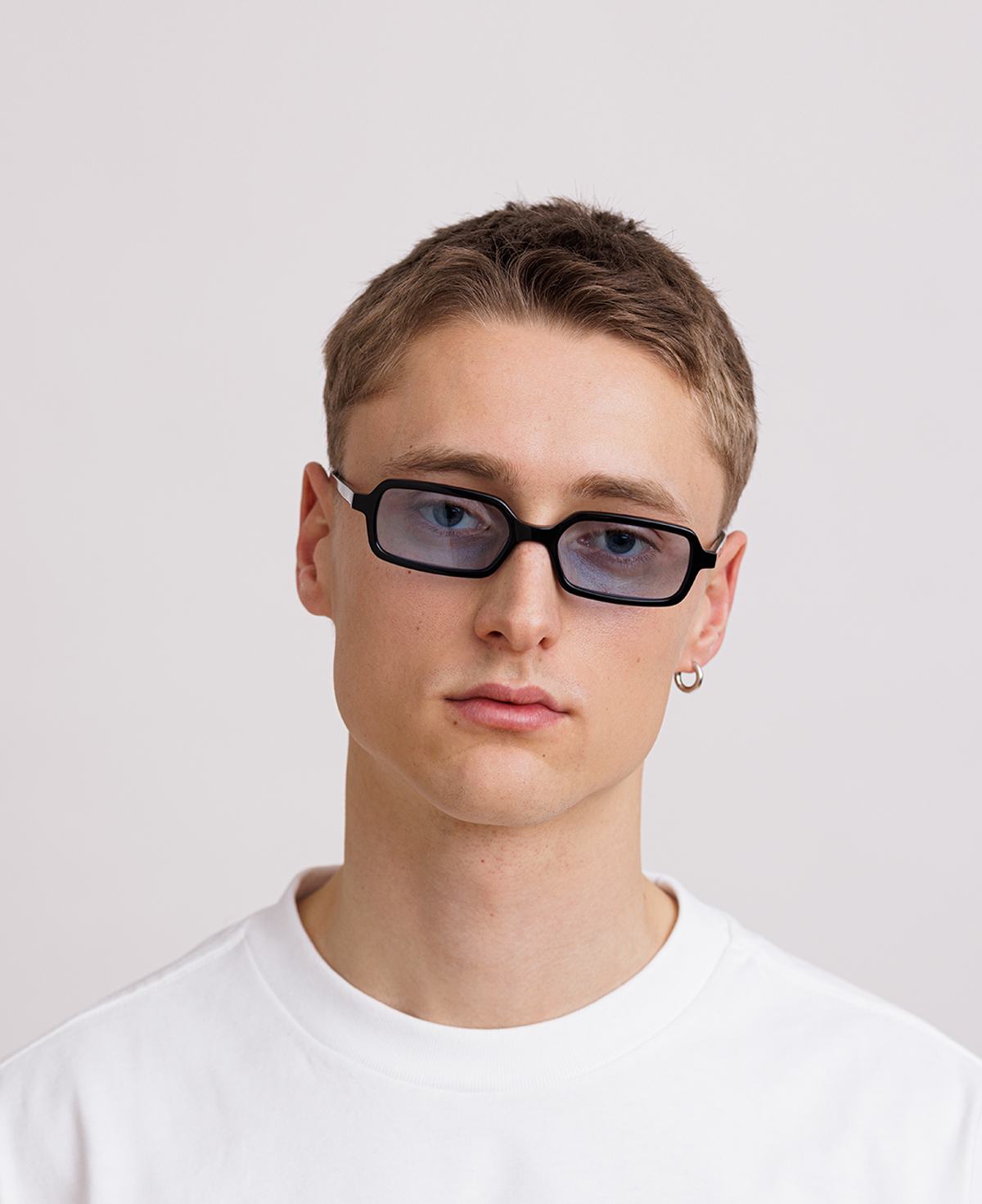 messyweekend-milo-optics-blaulichtbrille-black-blue-tint image 5