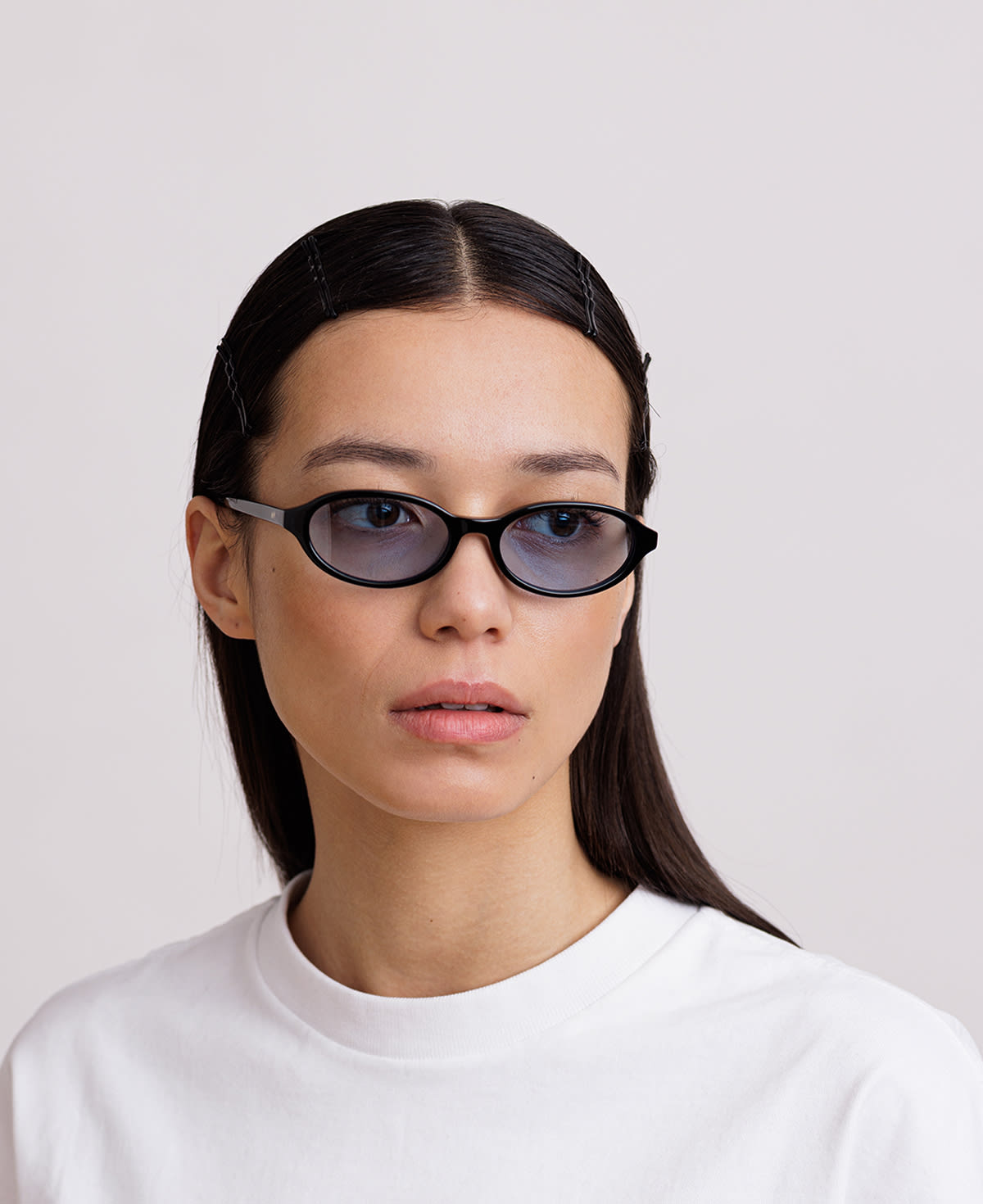 messyweekend-ivy-optics-blaulichtbrille-black-blue-tint image 5