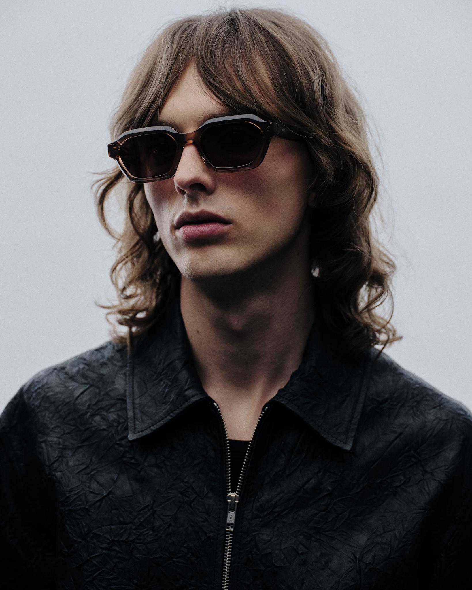 messyweekend-aro-black-deep-grey-premium-sonnenbrille image 6