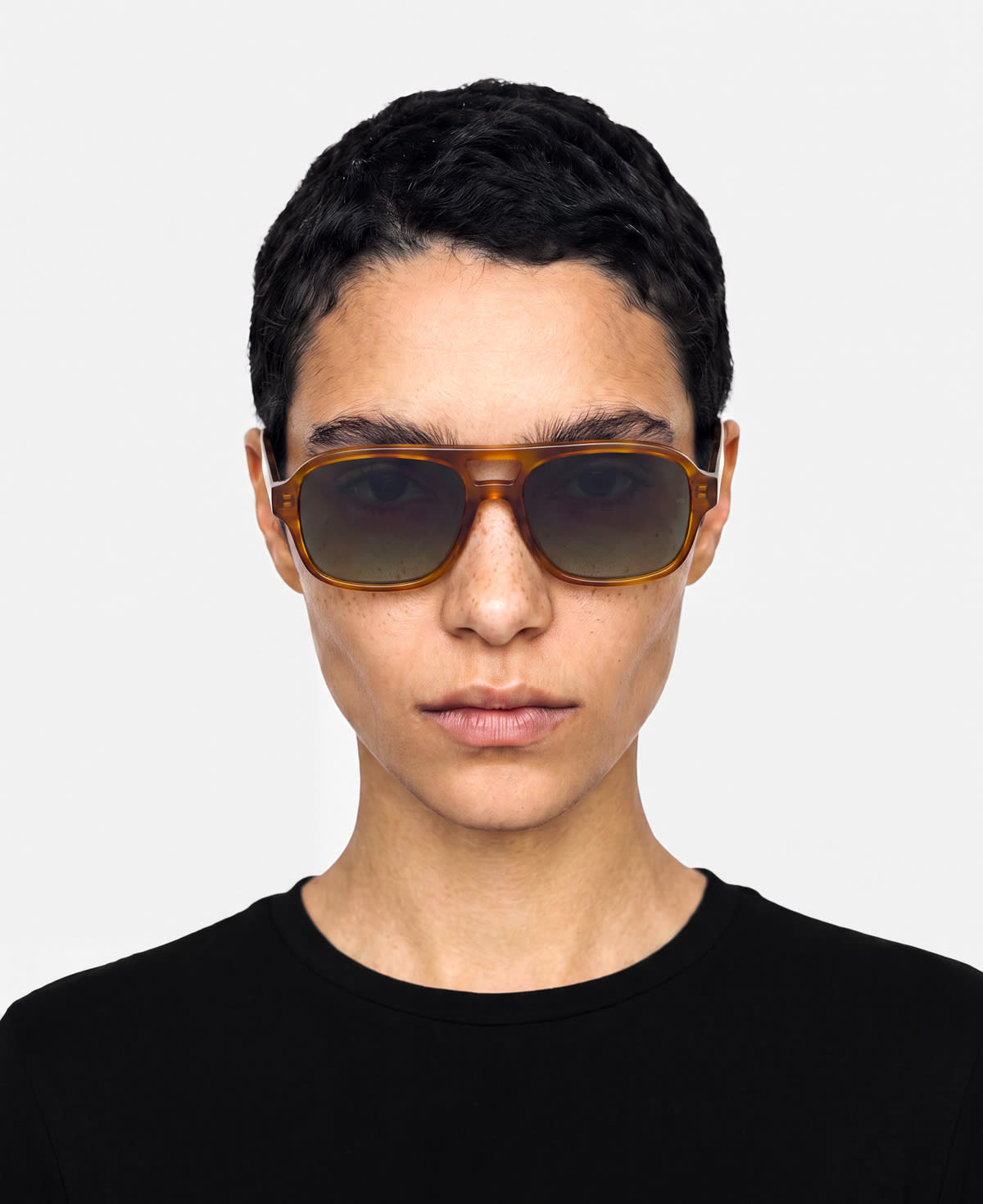 messyweekend-yori-premium-sonnenbrille-honey-havana-deep-green-gradient image 2