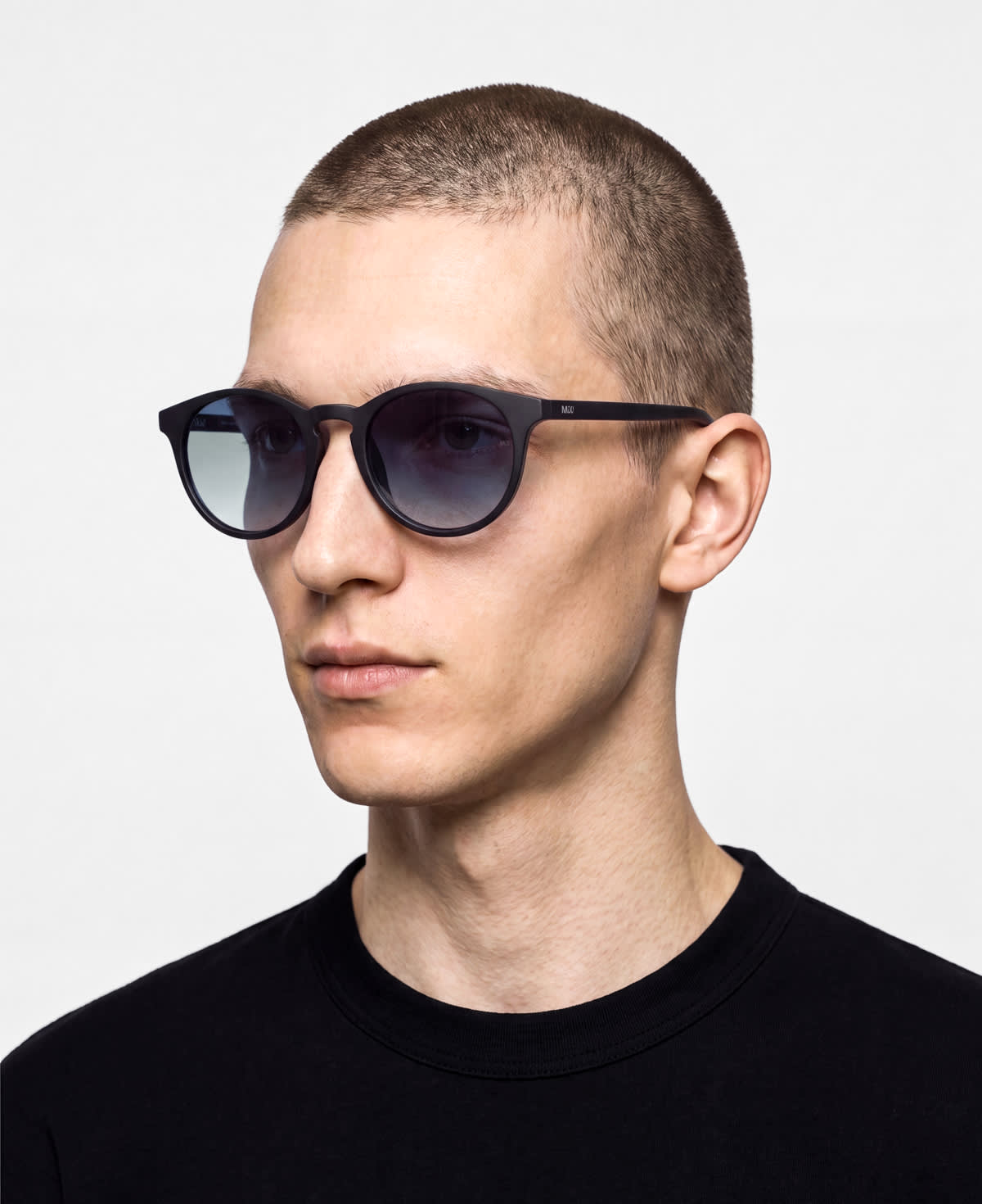 messyweekend-omi-sonnenbrille-black-deep-blue-gradient image 3