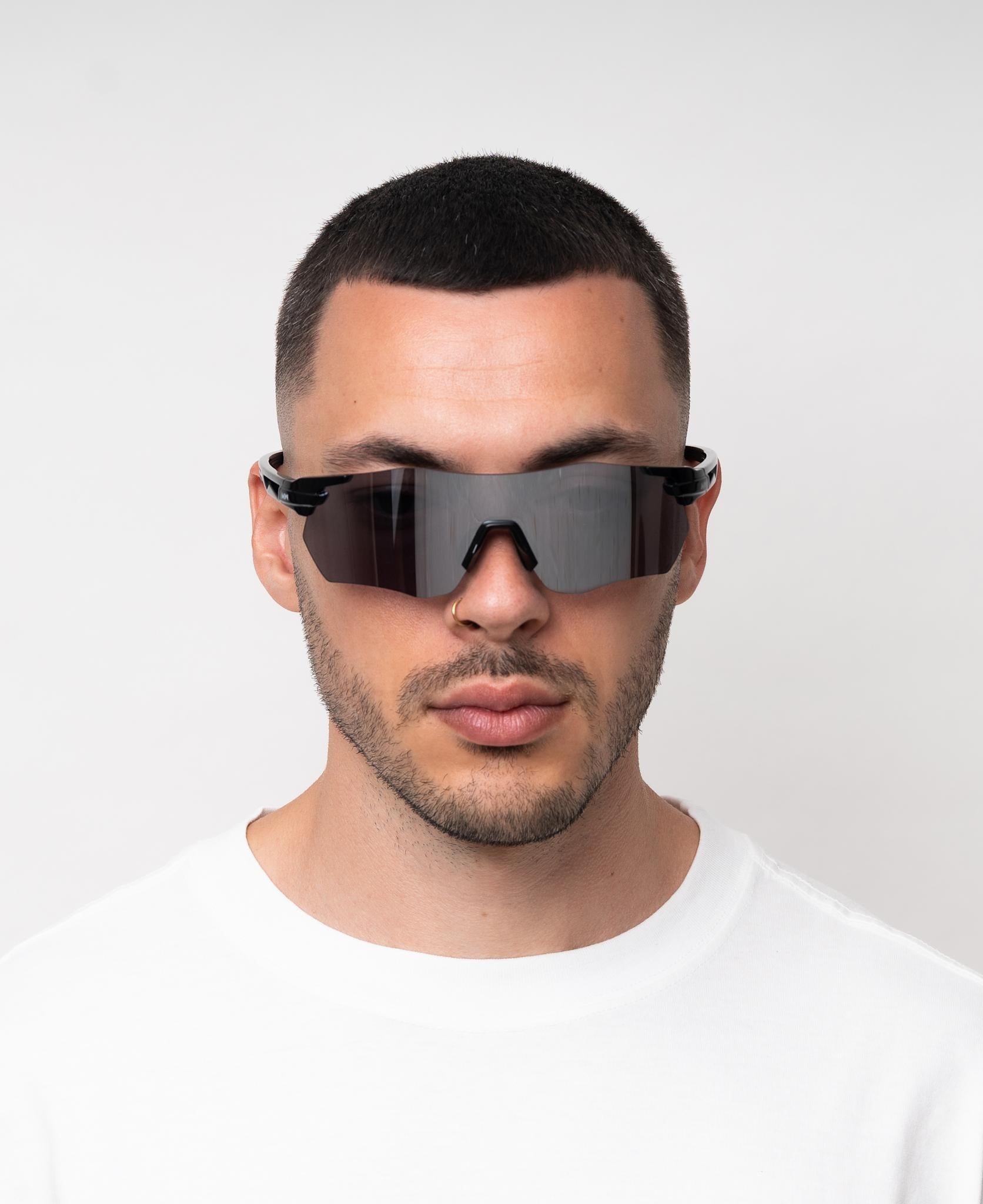 messyweekend-sonic-sport-sonnenbrille-black-silver-mirrored image 5