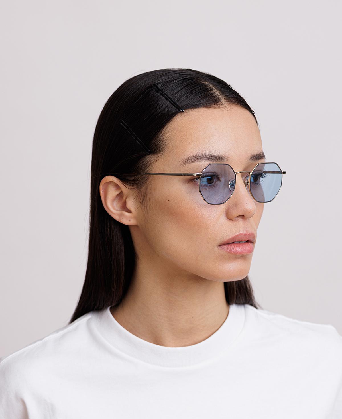 messyweekend-liam-optics-blaulichtbrille-silver-blue-tint image 6