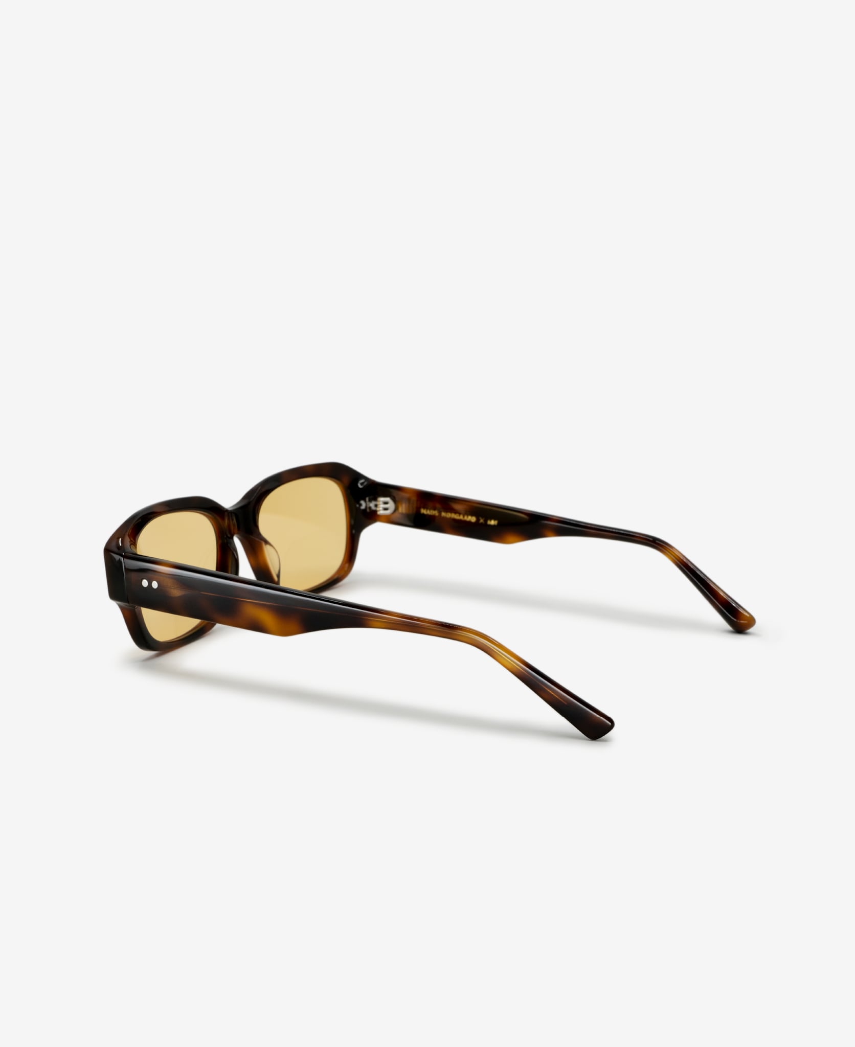 messyweekend-yuma-sonnenbrille-tortoise-yellow-mads-n-rgaard image 4