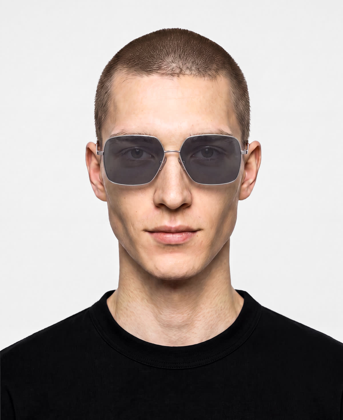 messyweekend-arel-shiny-silver-deep-grey-navigator-sonnenbrille image 2