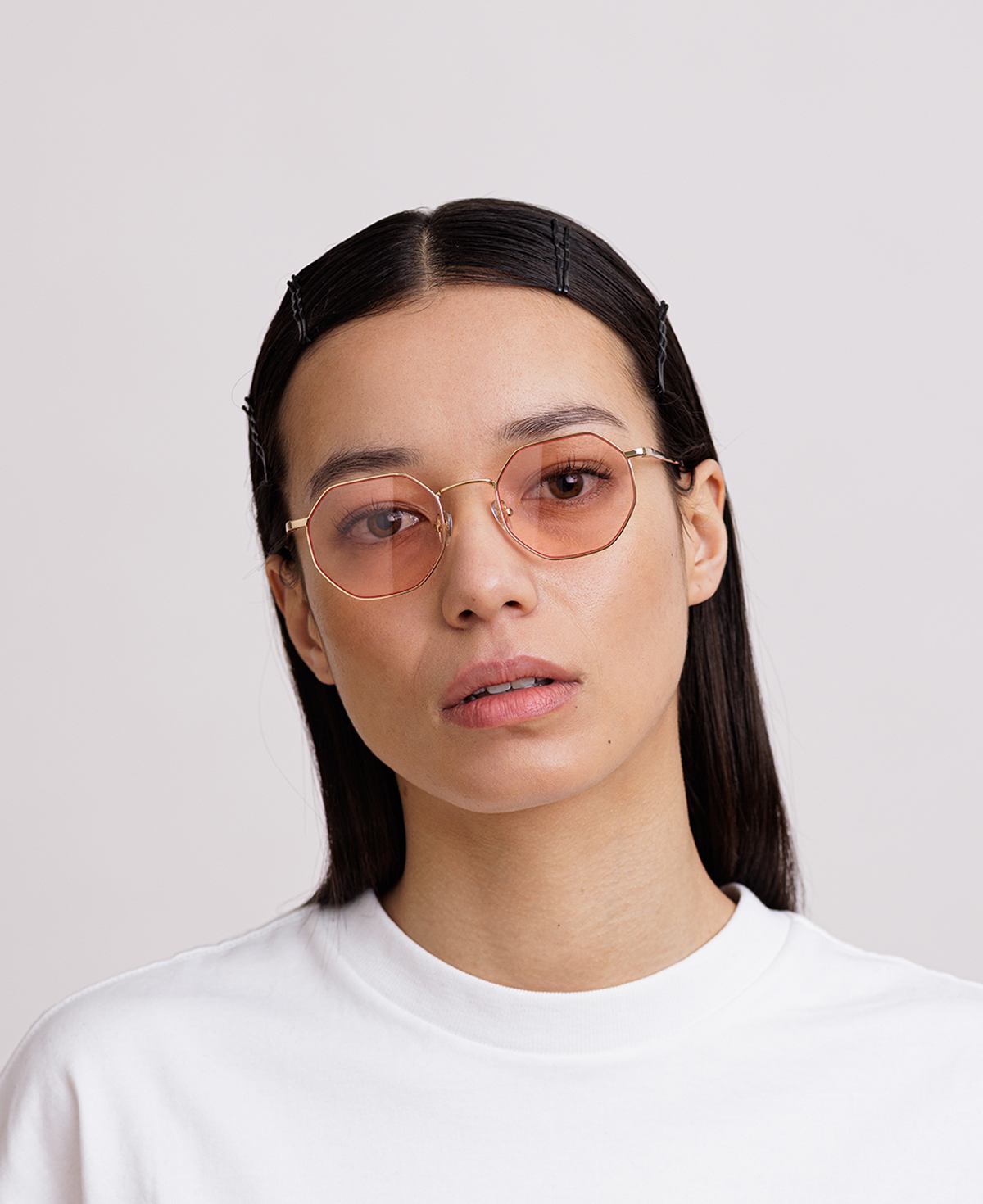 messyweekend-liam-optics-blaulichtbrille-gold-peach-red-tint image 5