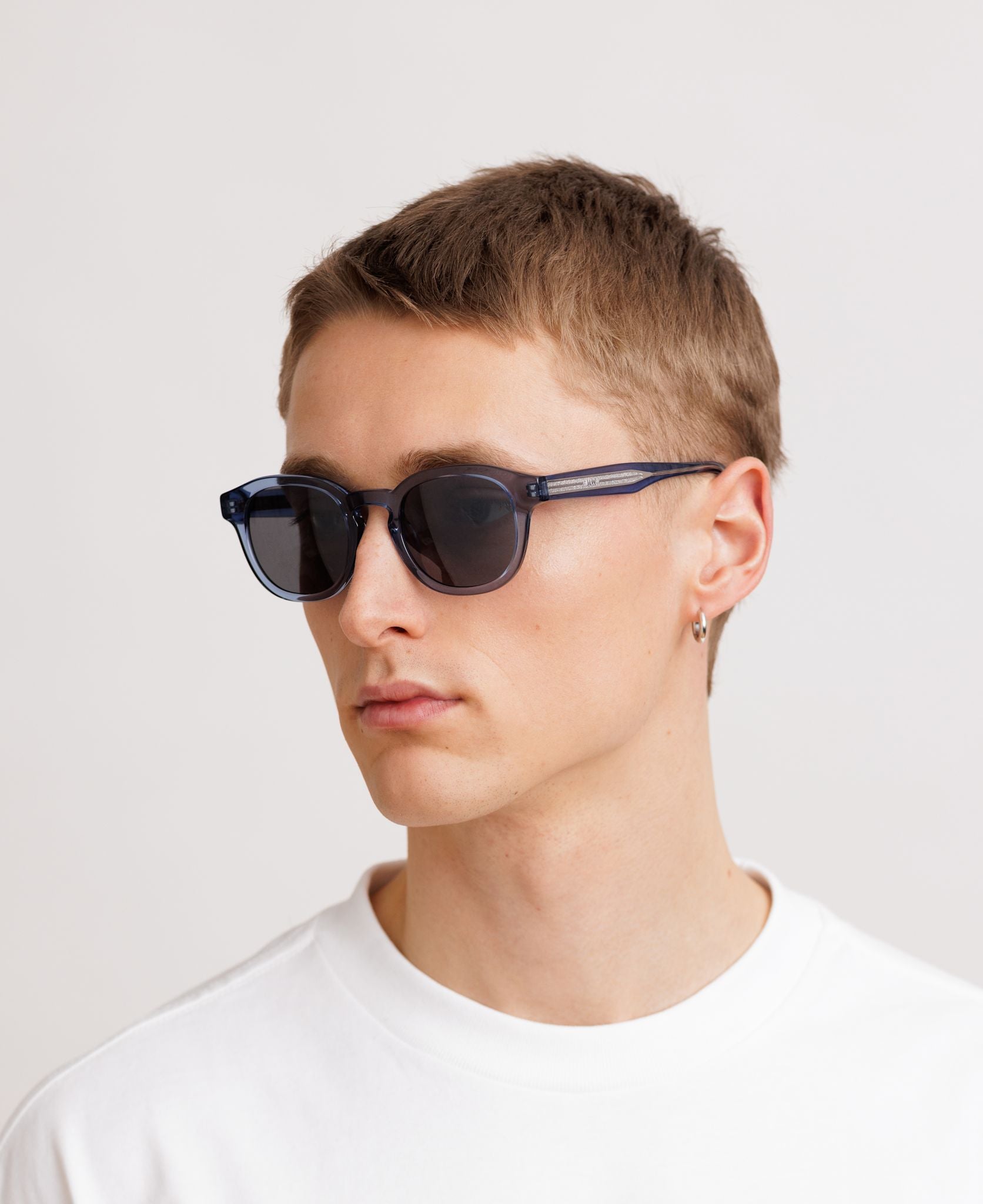 messyweekend-bille-reveal-blaulichtbrille-transparent-blue-transparent-grey image 4