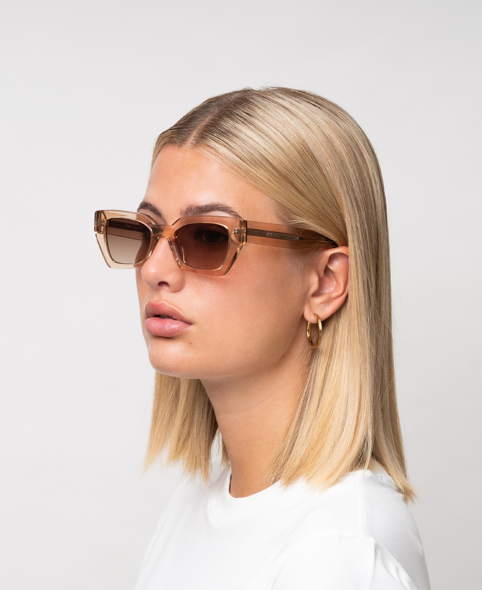 messyweekend-luna-sonnenbrille-transparent-blue-transparent-grey image 6