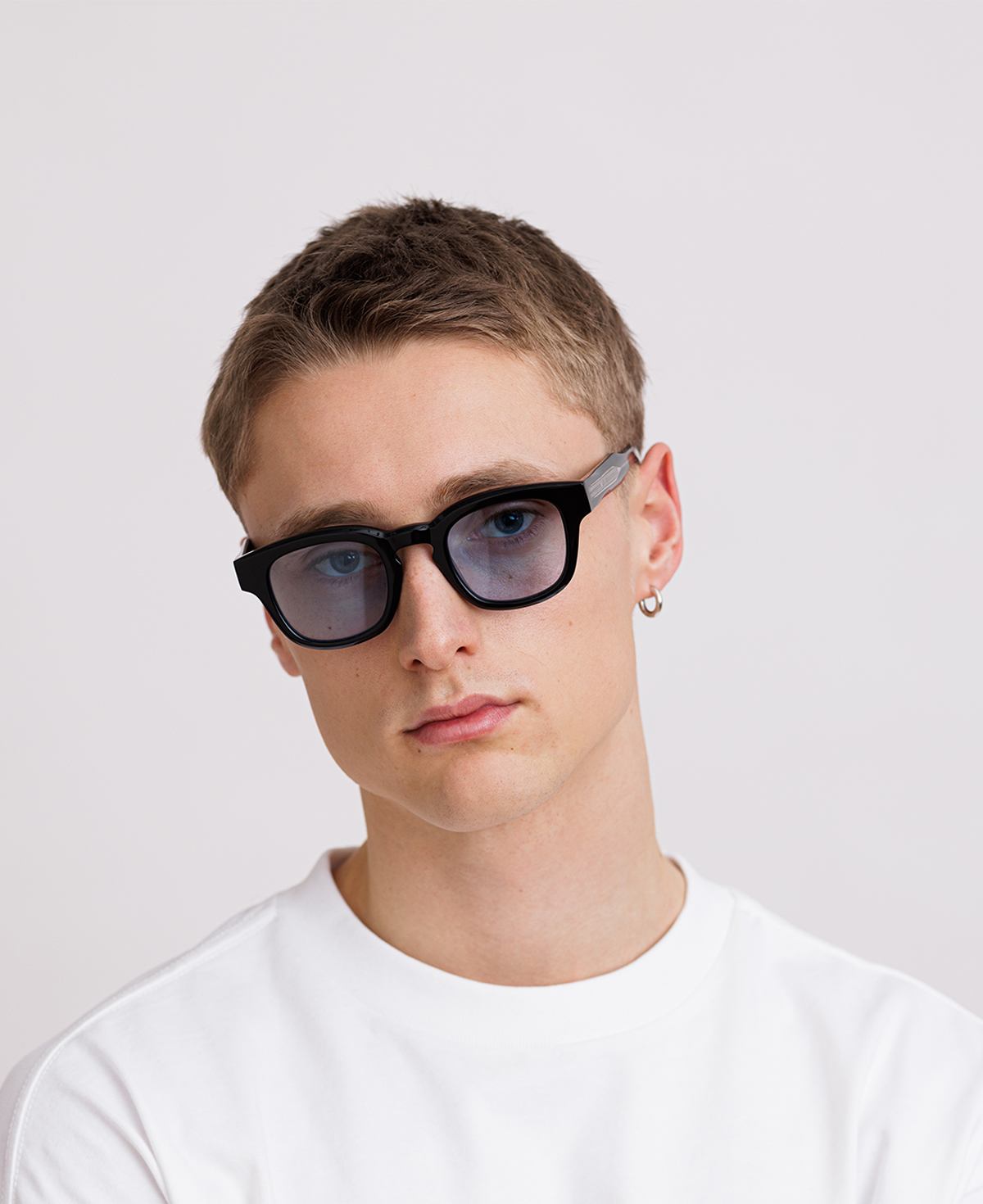 messyweekend-austin-reveal-brille-black-transparent-blue-tint image 5