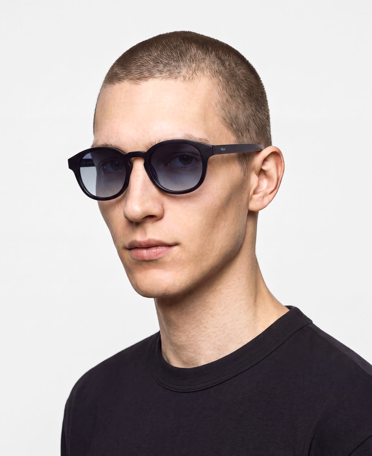 messyweekend-aki-sonnenbrille-black-deep-blue-gradient-squircle image 3