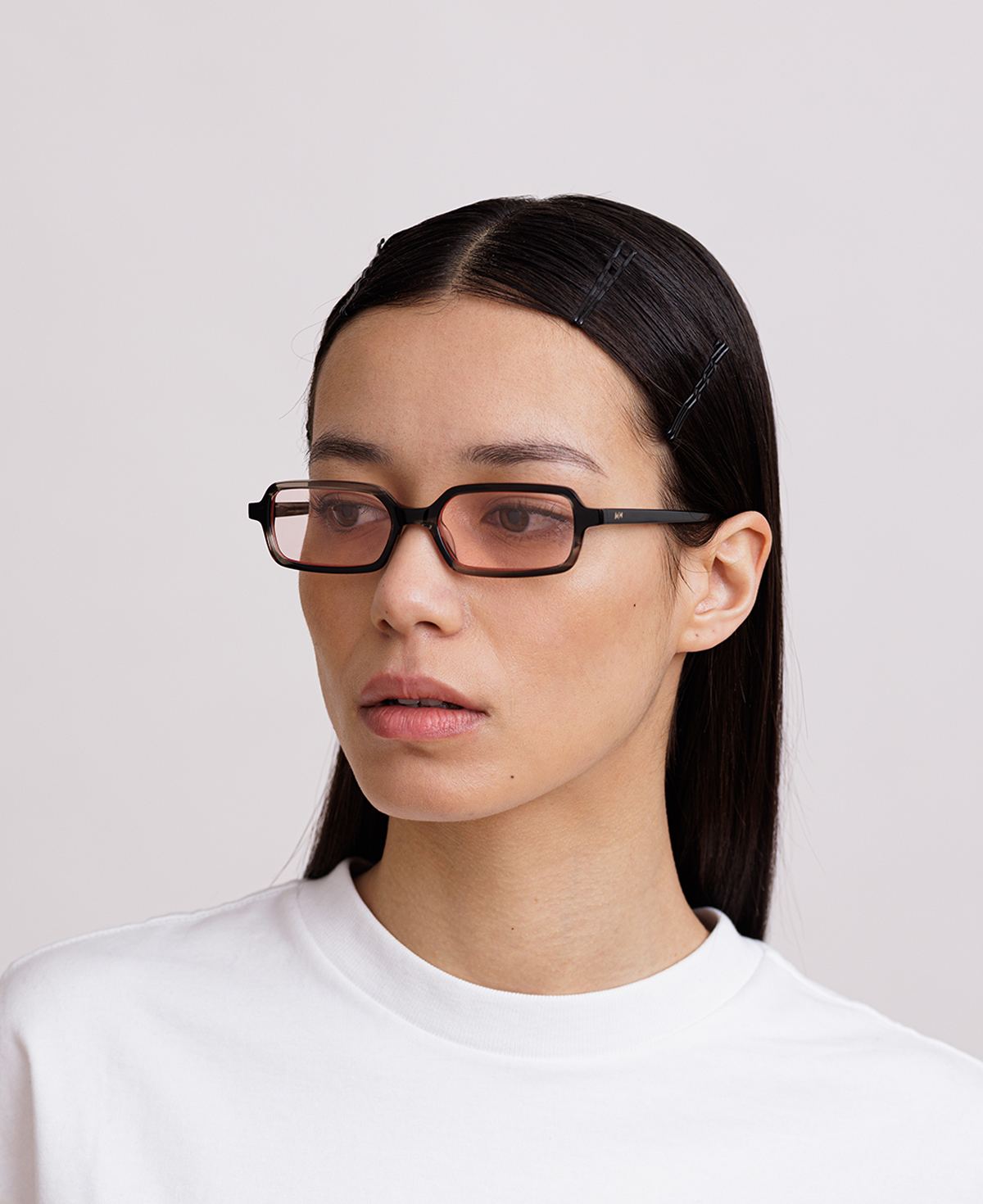 messyweekend-milo-optics-blaulichtbrille-cloudy-grey-peach-red-tint image 6