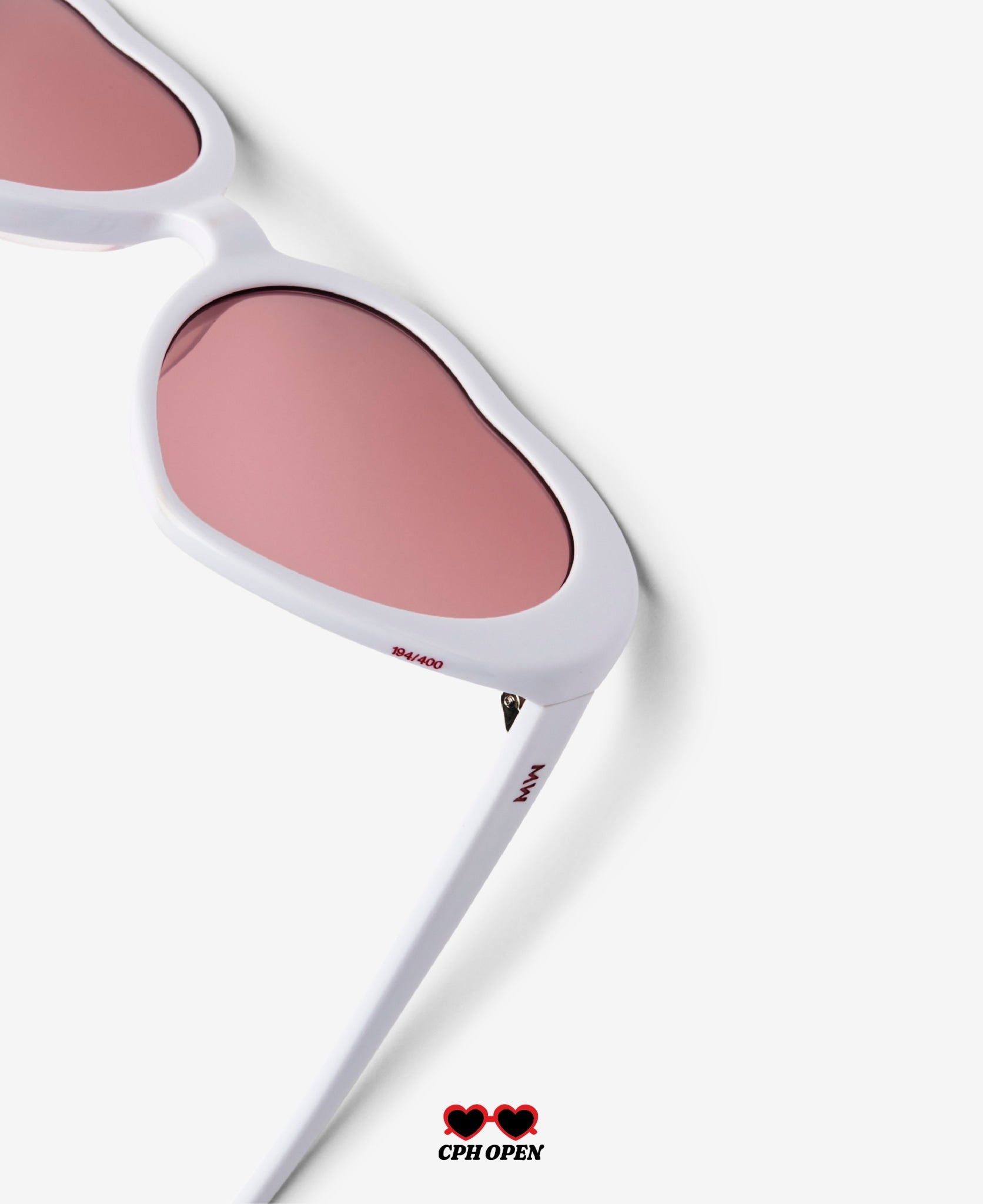 messyweekend-cph-open-sonnenbrille-white-solid-herzform image 7