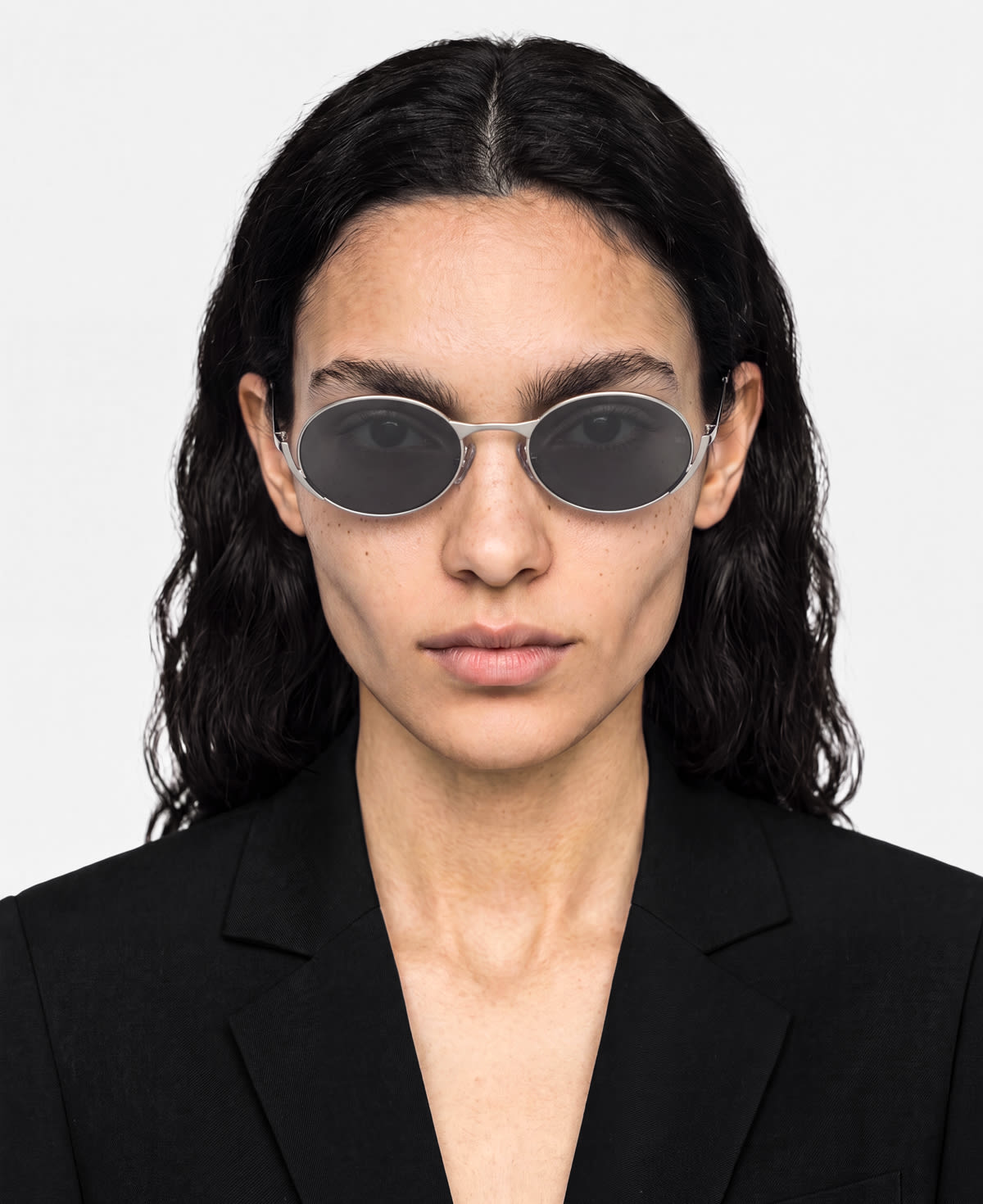 messyweekend-nomi-sonnenbrille-shiny-silver-deep-grey image 2
