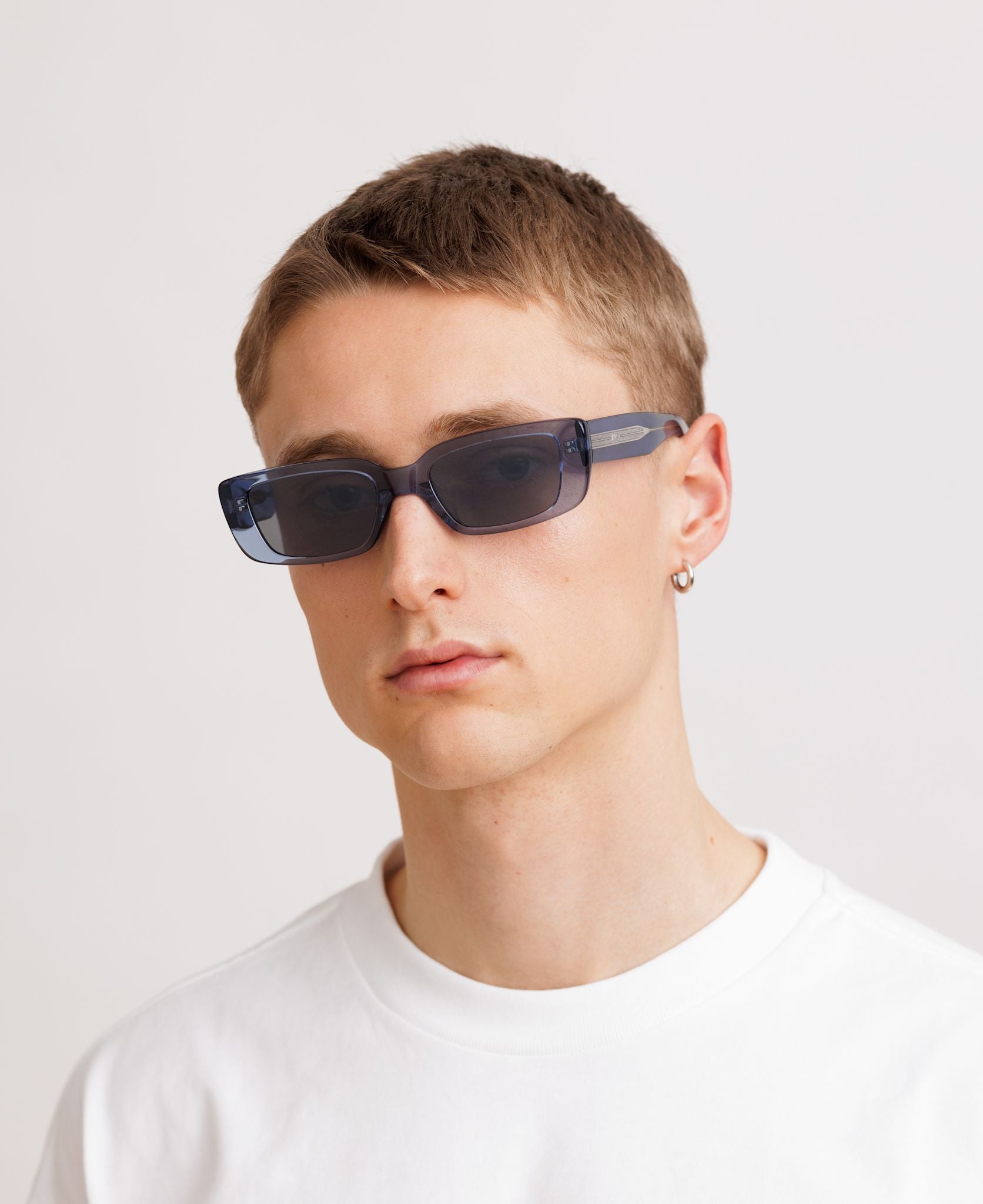 messyweekend-grace-reveal-sonnenbrille-transparent-blue-transparent-grey image 5