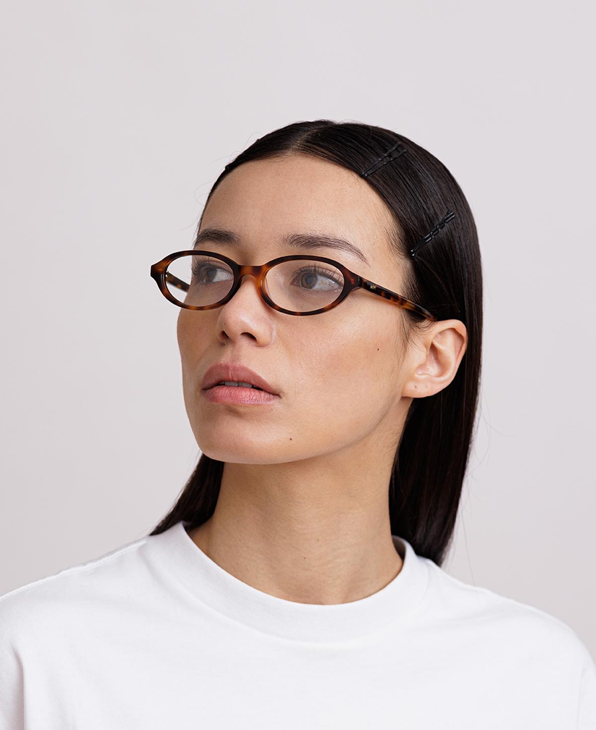 messyweekend-ivy-blaulichtbrille-tortoise-clear image 5