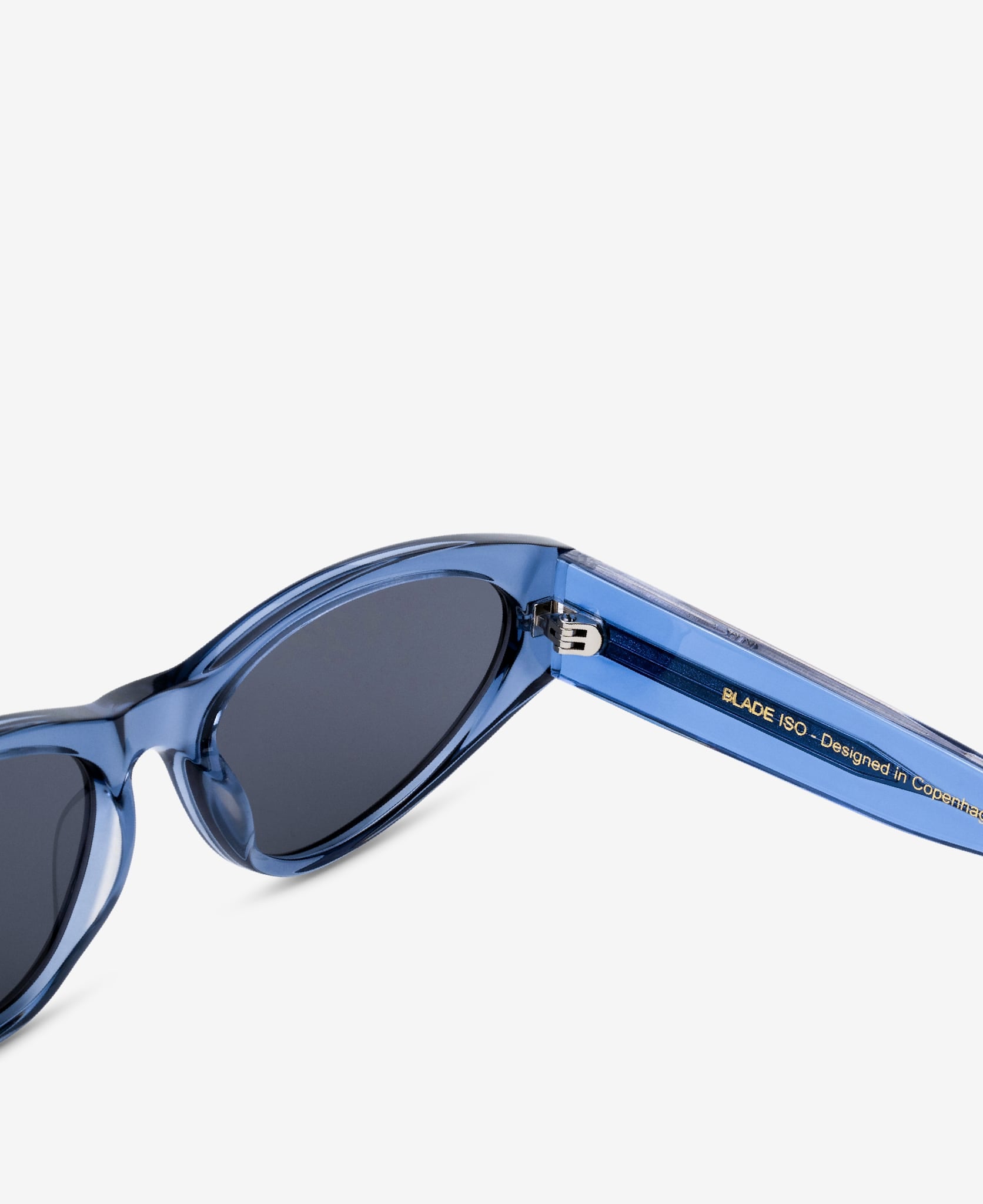 messyweekend-blade-sonnenbrille-transparent-blue-transparent-grey image 3