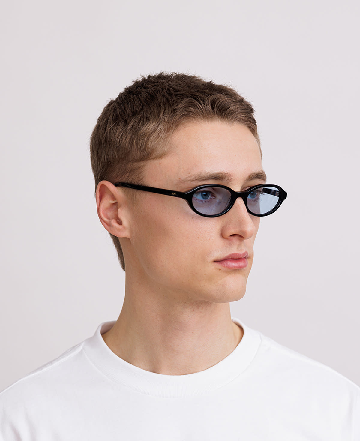 messyweekend-ivy-optics-blaulichtbrille-black-blue-tint image 6