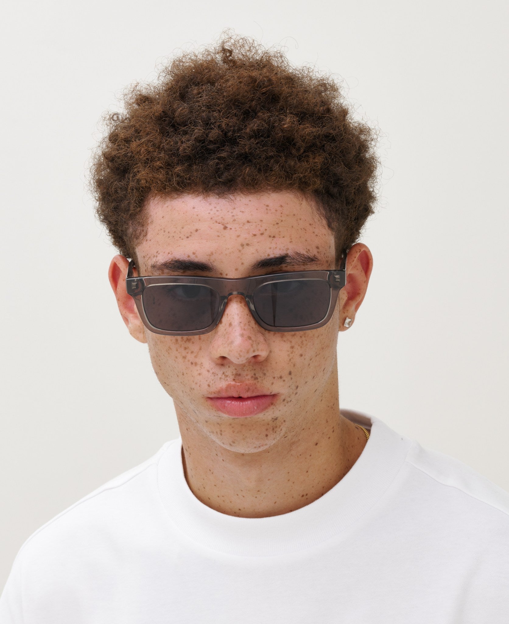 messyweekend-new-dylan-sonnenbrille-crystal-grey-grey image 3