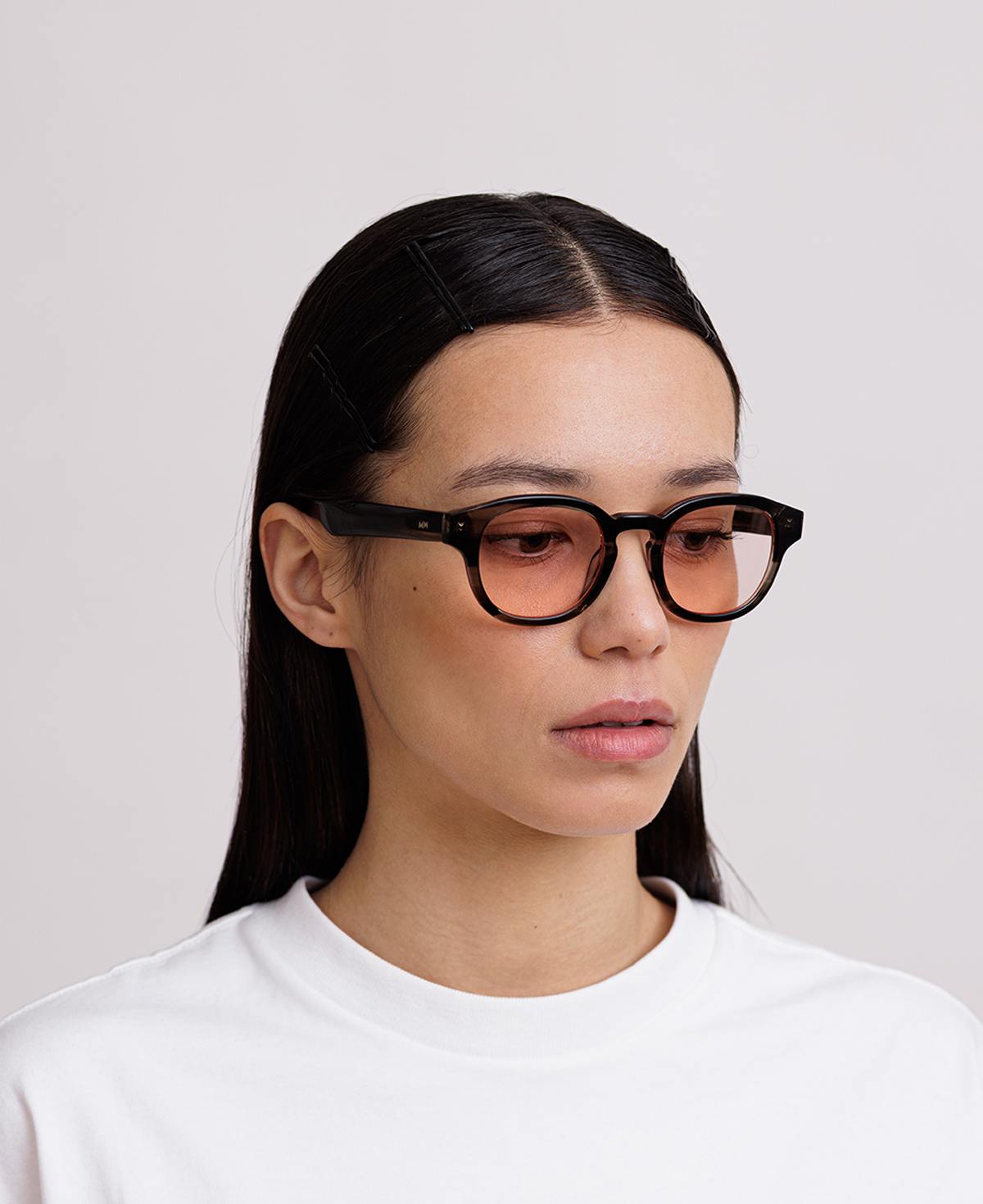 messyweekend-bille-optics-blaulichtbrille-cloudy-grey-peach-red image 6