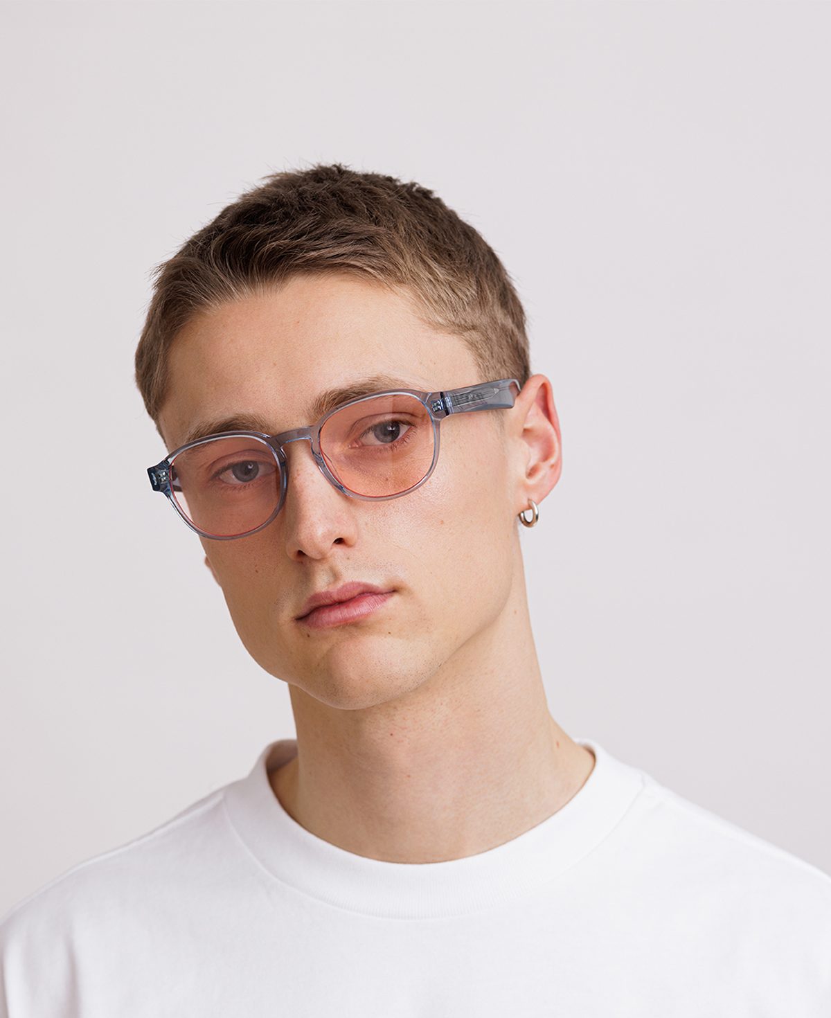 messyweekend-ryan-reveal-sonnenbrille-transparent-blue-peach-red-tint image 5