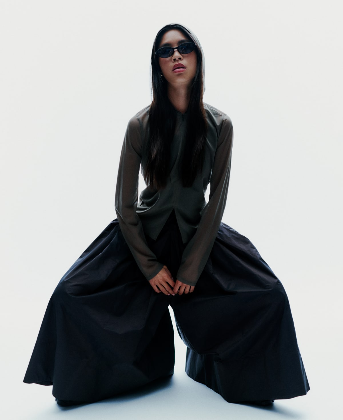 messyweekend-ivy-sonnenbrille-black-gradient-blue image 3