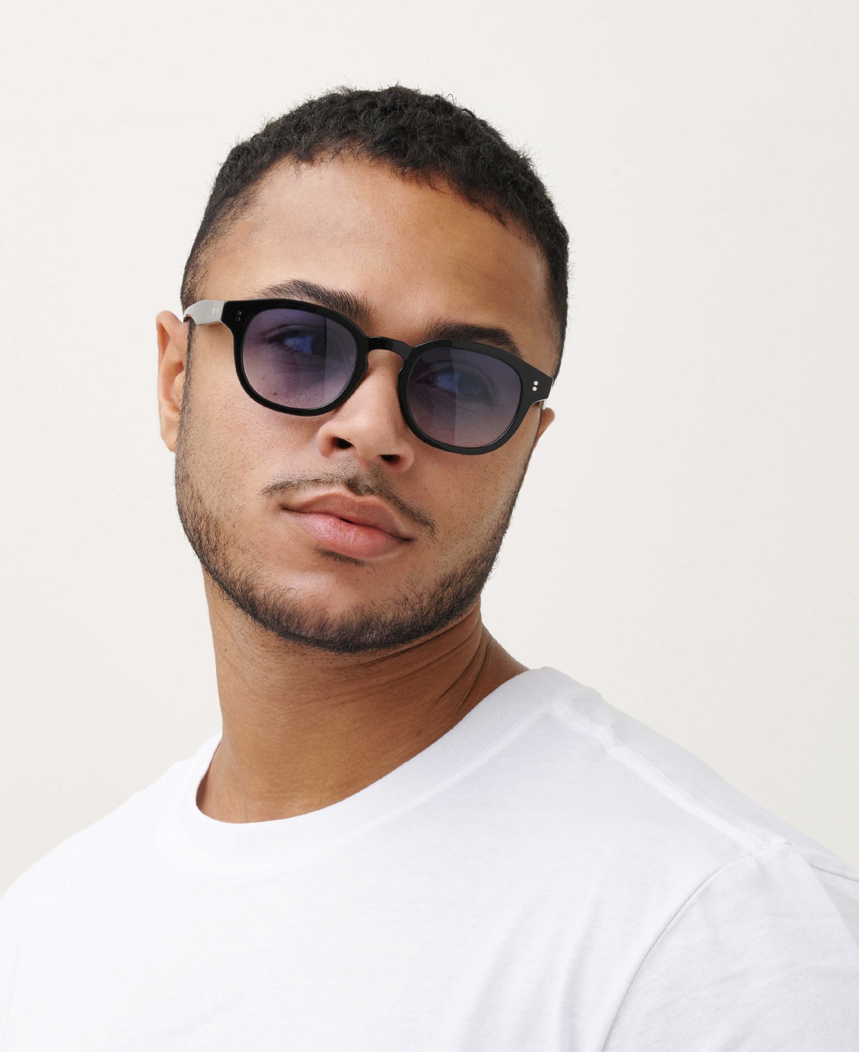 messyweekend-bille-black-gradient-blue-sonnenbrille image 4