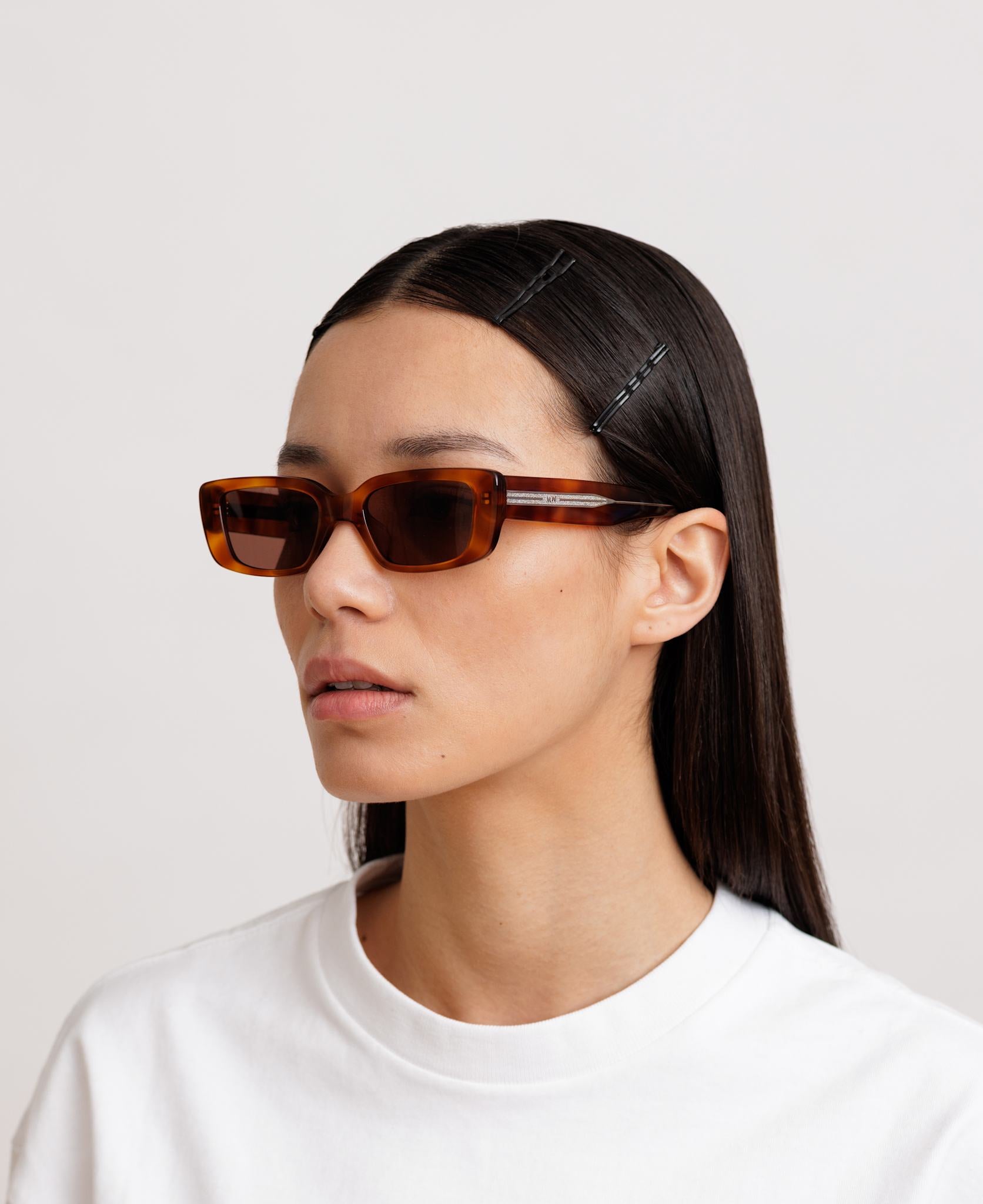 messyweekend-grace-reveal-sonnenbrille-havana-transparent-brown image 4