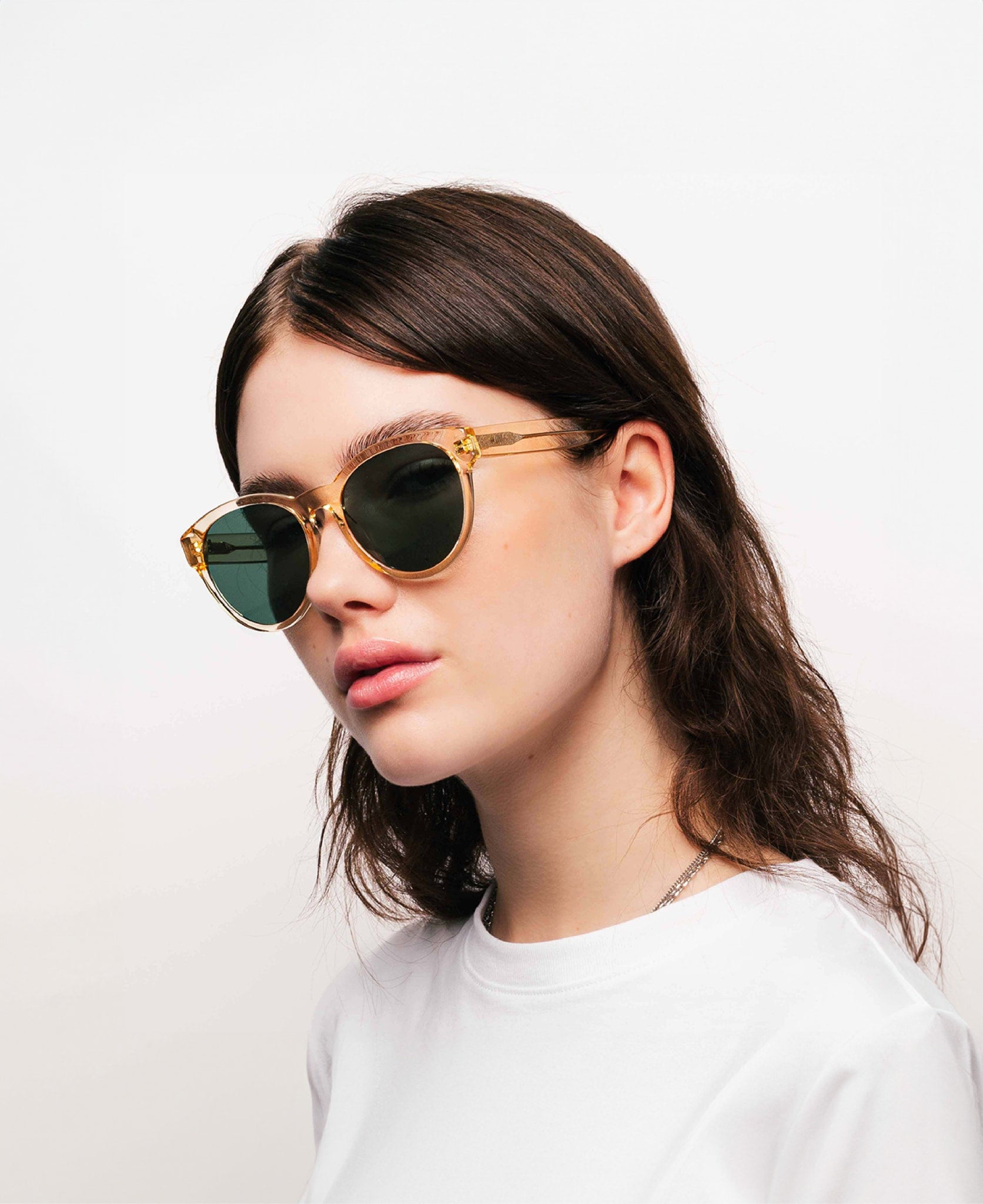 messyweekend-rita-sonnenbrille-champagne-green-rund-oversized image 3