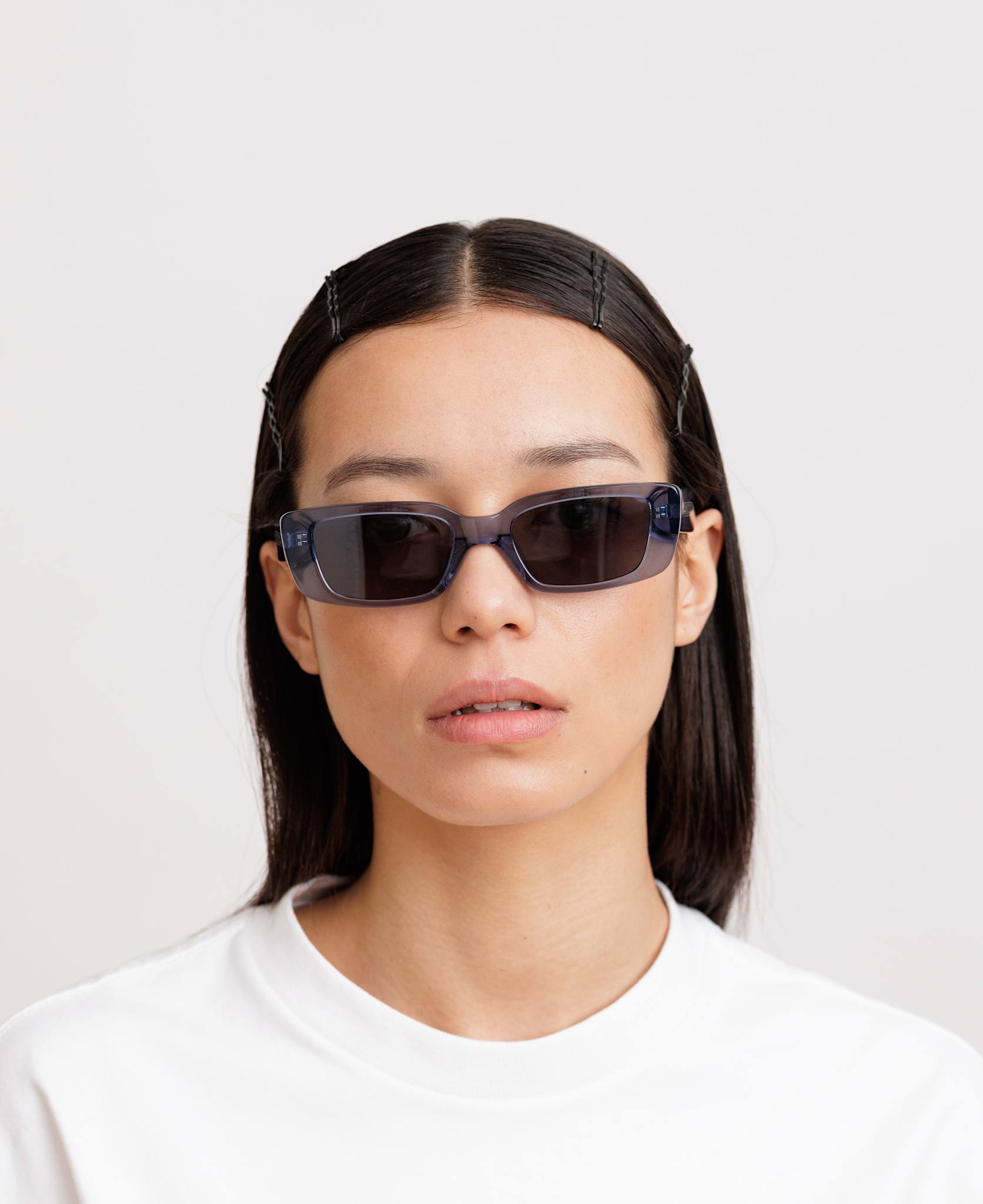 messyweekend-grace-reveal-sonnenbrille-transparent-blue-transparent-grey image 4