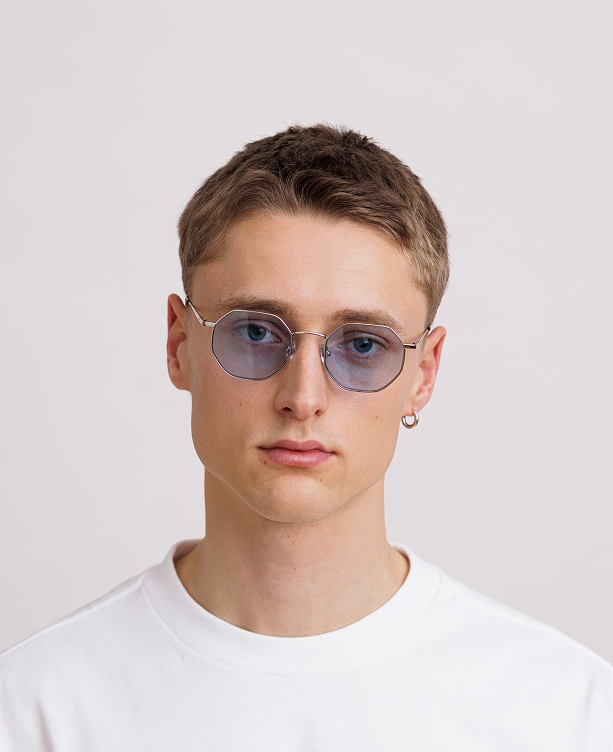 messyweekend-liam-optics-blaulichtbrille-silver-blue-tint image 5