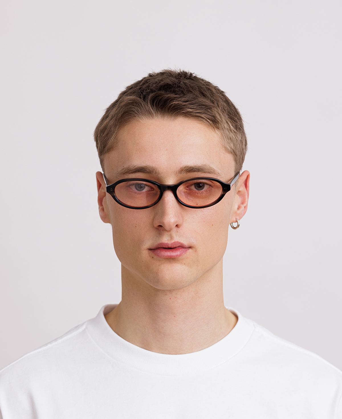 messyweekend-ivy-optics-blaulichtbrille-cloudy-grey-peach-red-tint image 6
