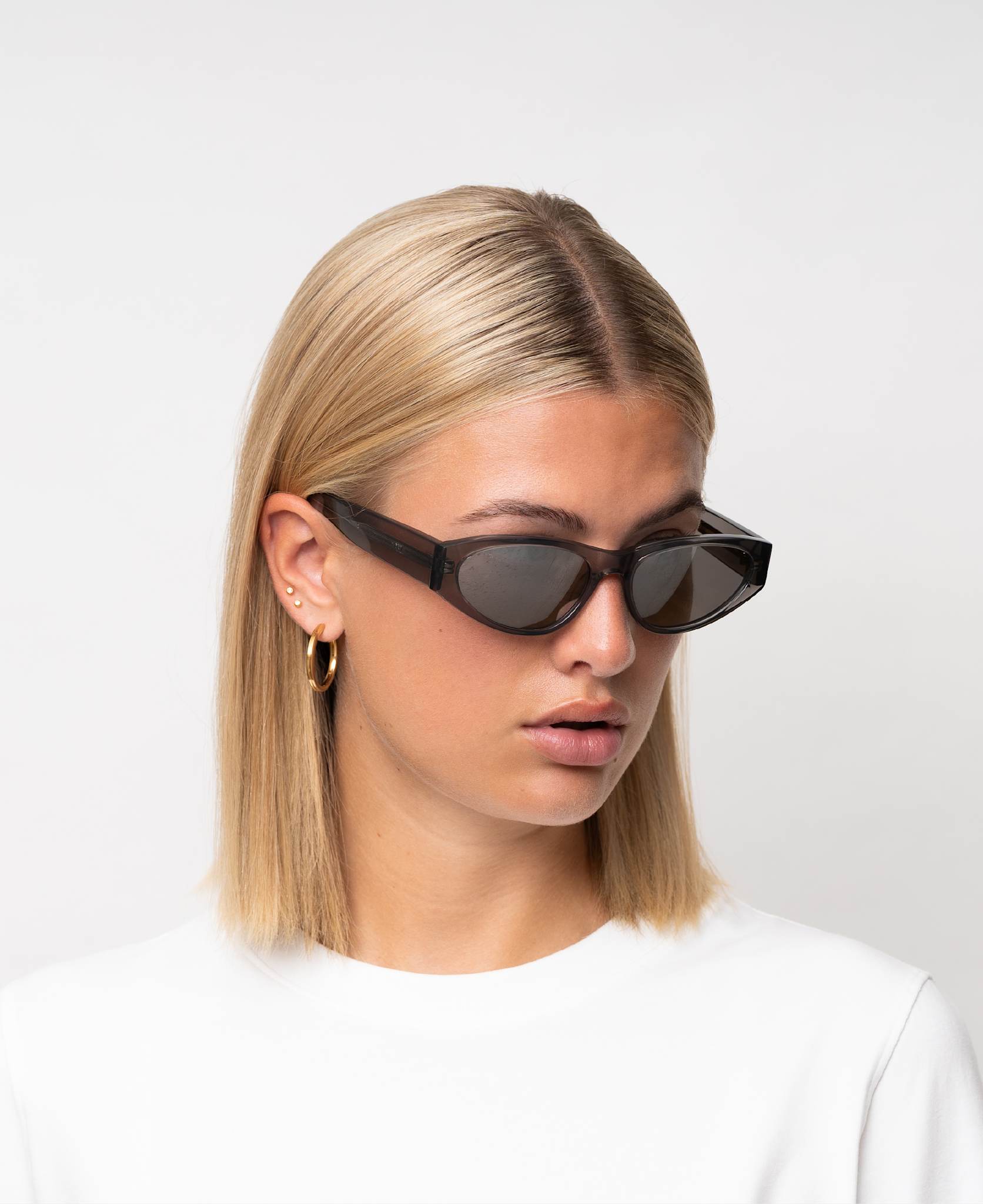 messyweekend-blade-sonnenbrille-transparent-grey-silver-mirrored image 4