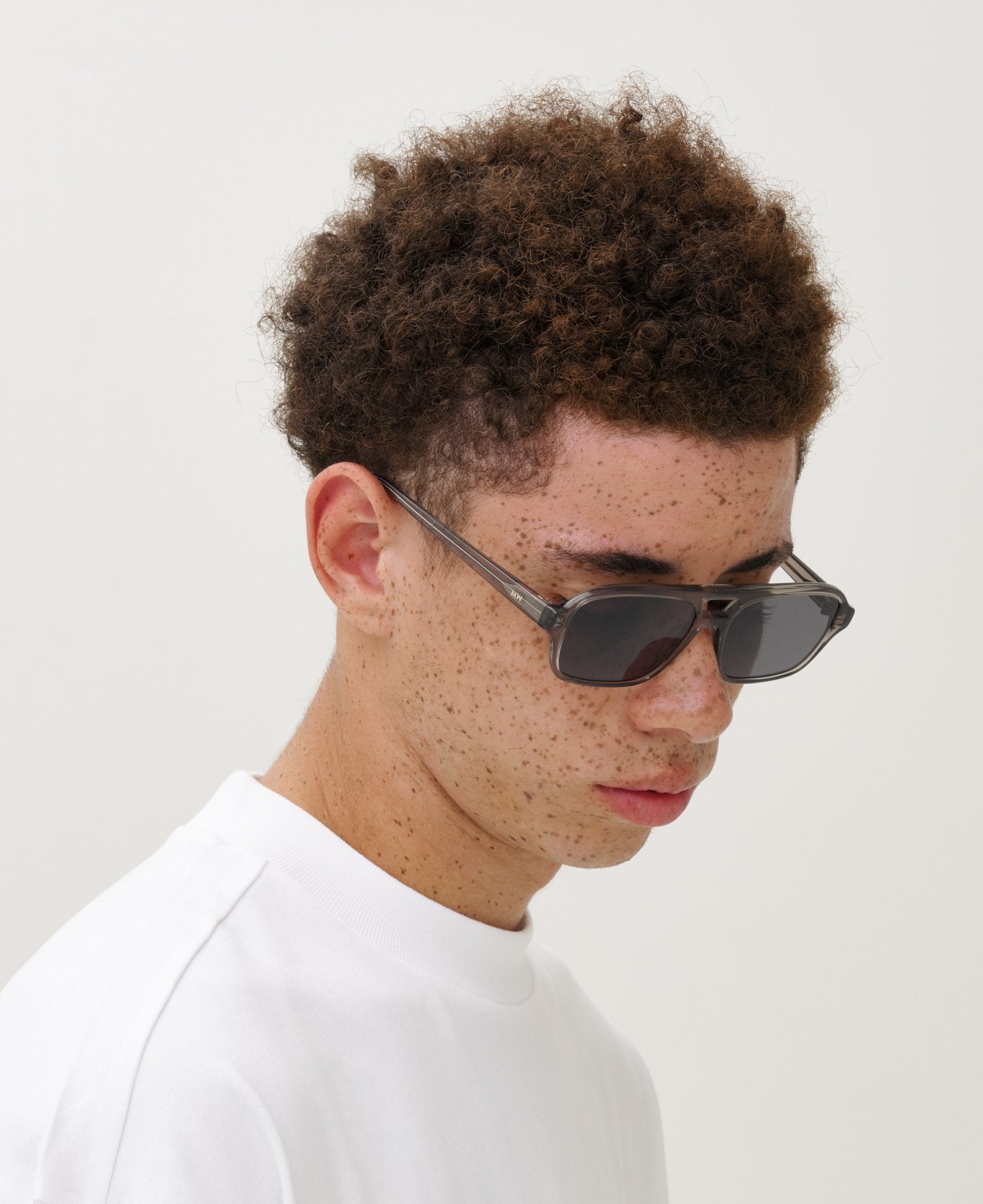 messyweekend-burt-sonnenbrille-transparent-grey-grey-acetat image 3