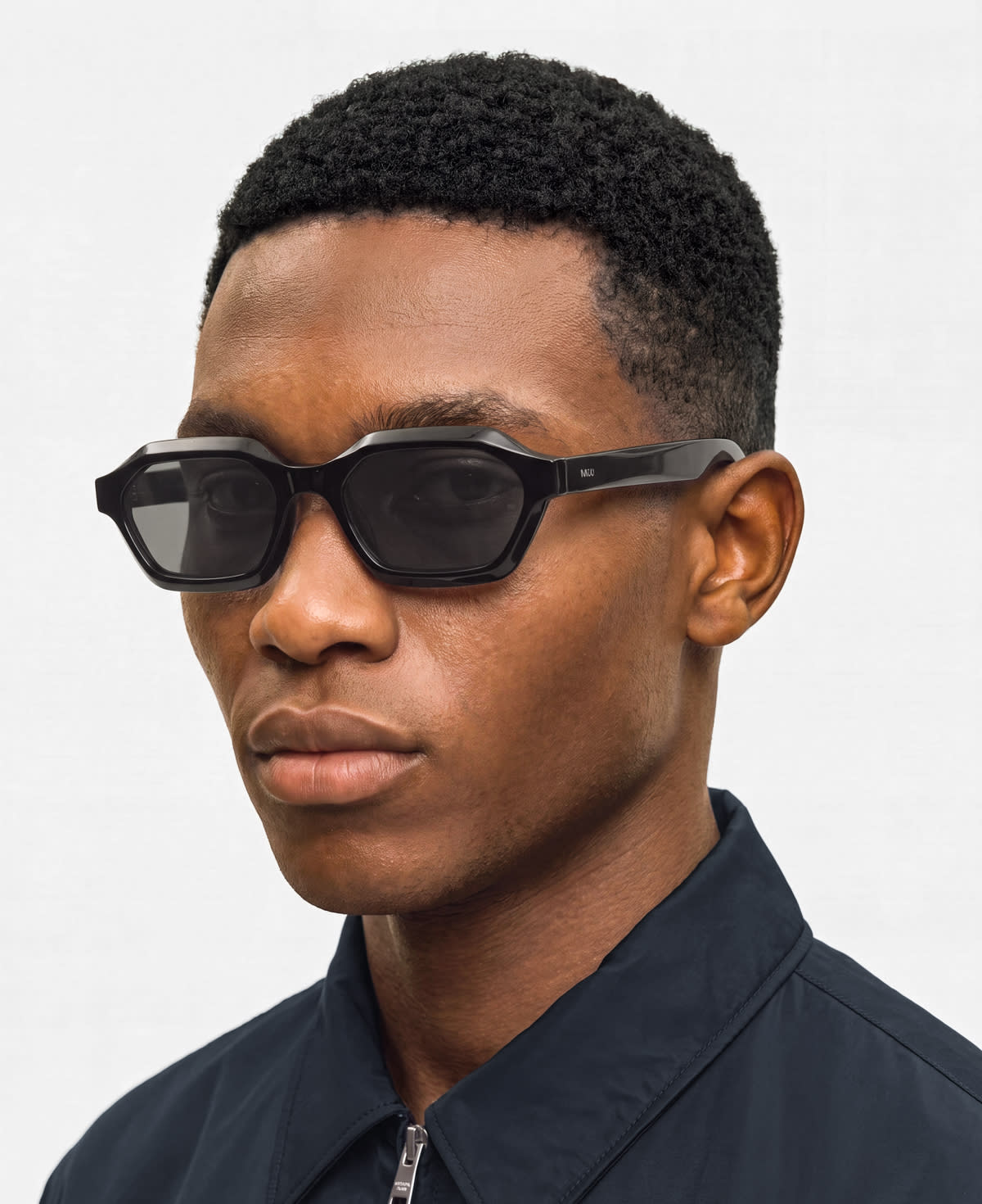 messyweekend-aro-black-deep-grey-premium-sonnenbrille image 3