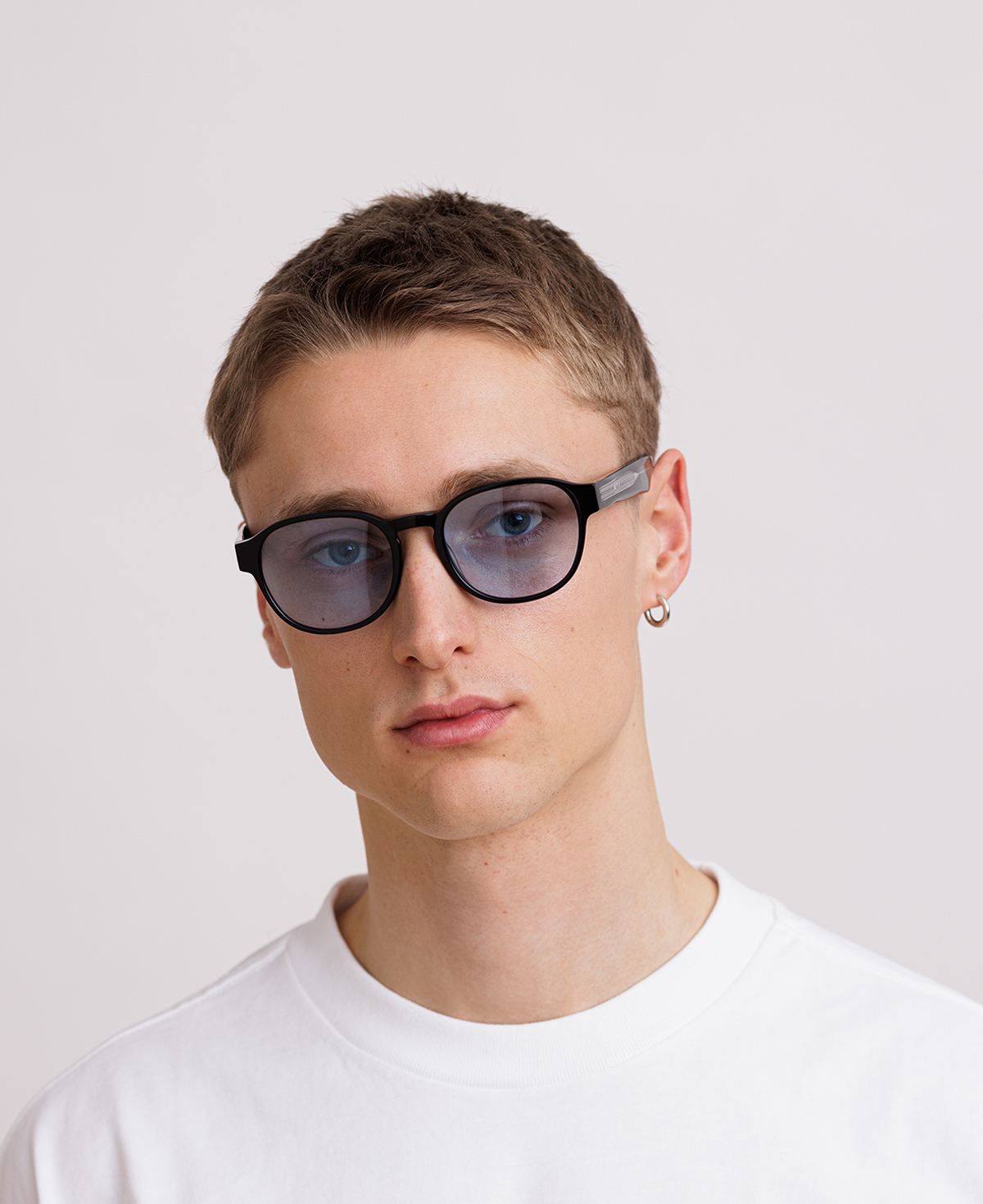 messyweekend-ryan-reveal-sonnenbrille-black-blue-tint image 5