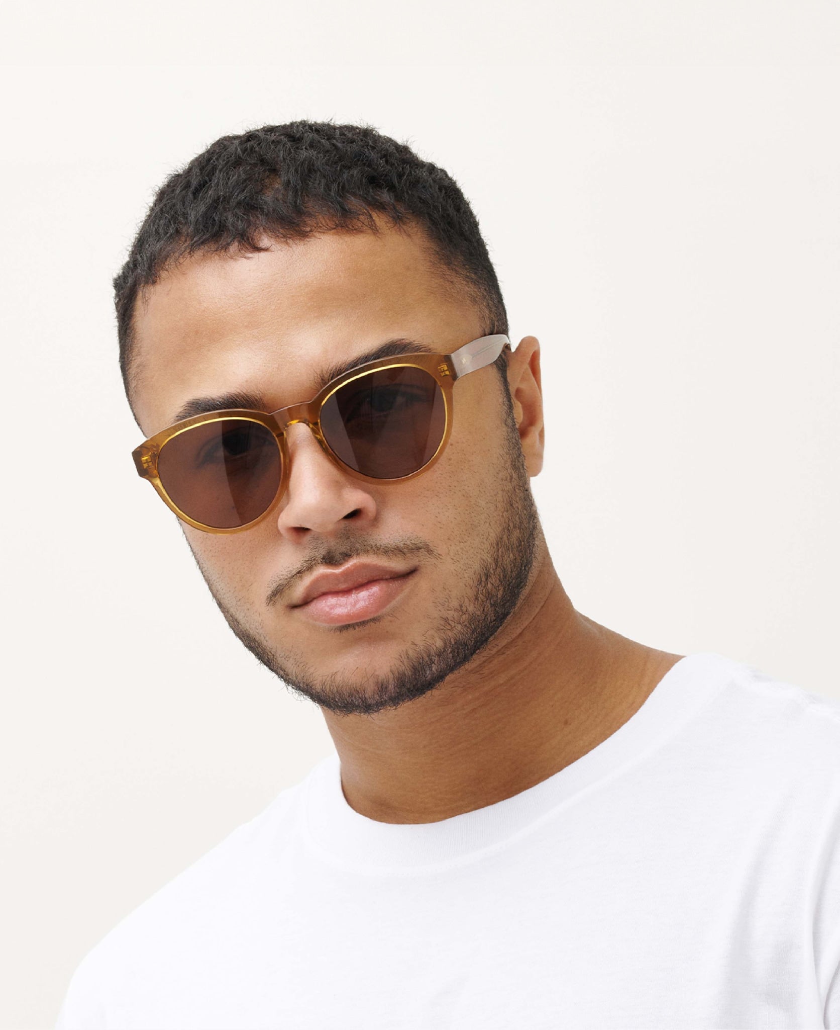 messyweekend-rita-sonnenbrille-champagne-green-rund-oversized image 4