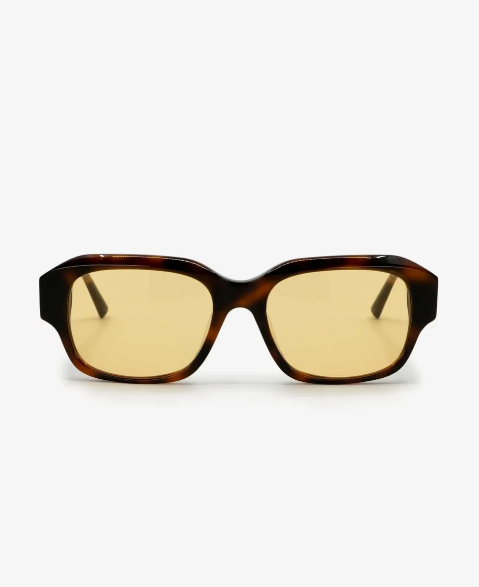 messyweekend-yuma-sonnenbrille-tortoise-yellow-mads-n-rgaard image 1